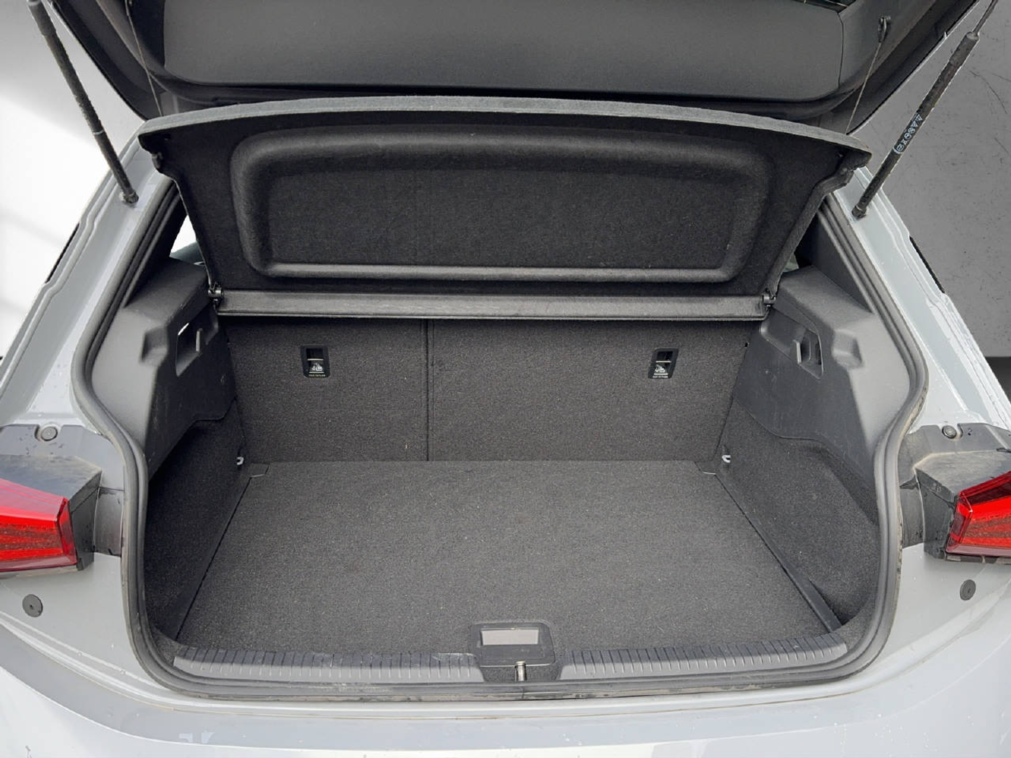 listing desktop thumbnail image 11