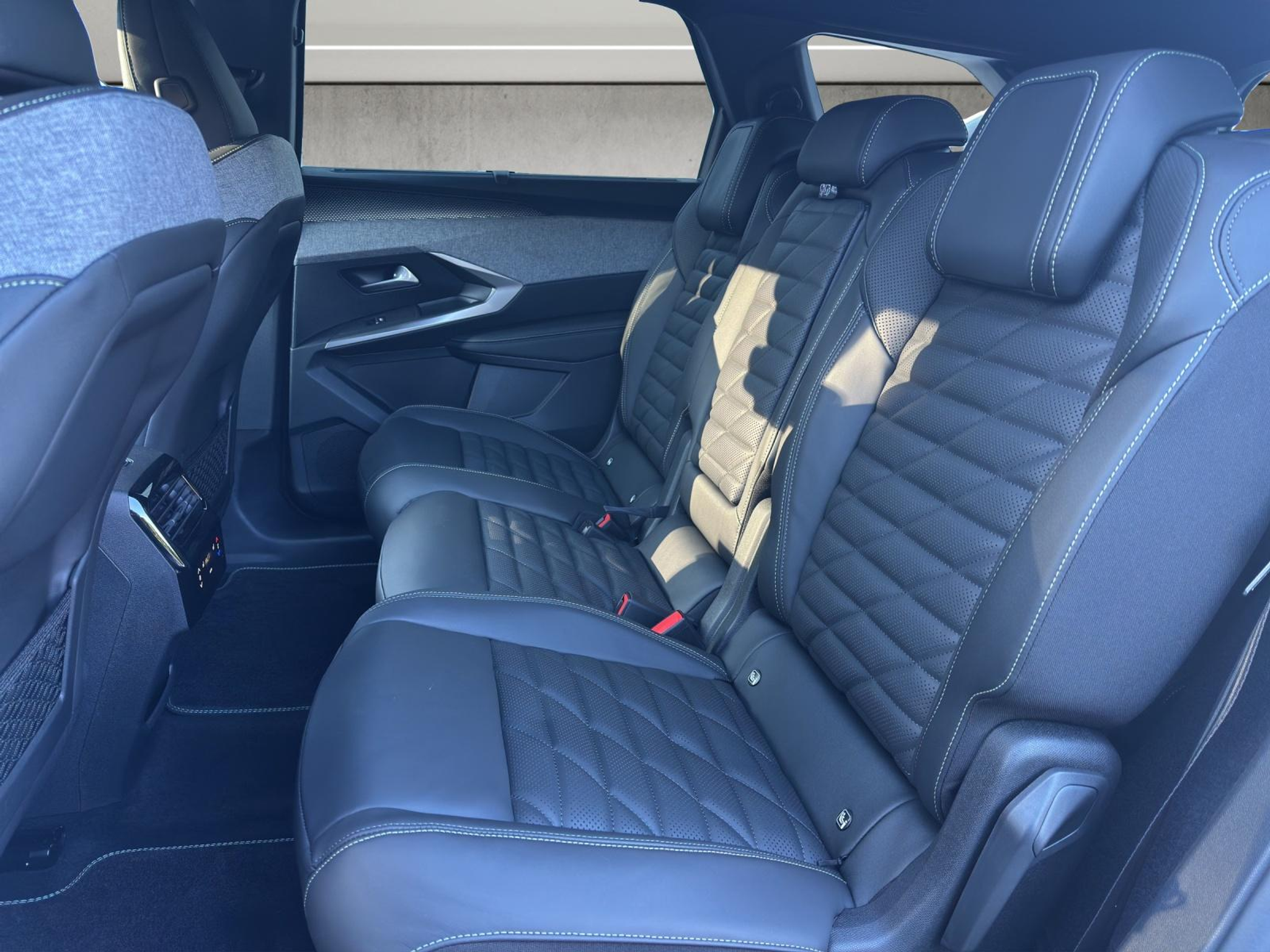 listing desktop thumbnail image 13