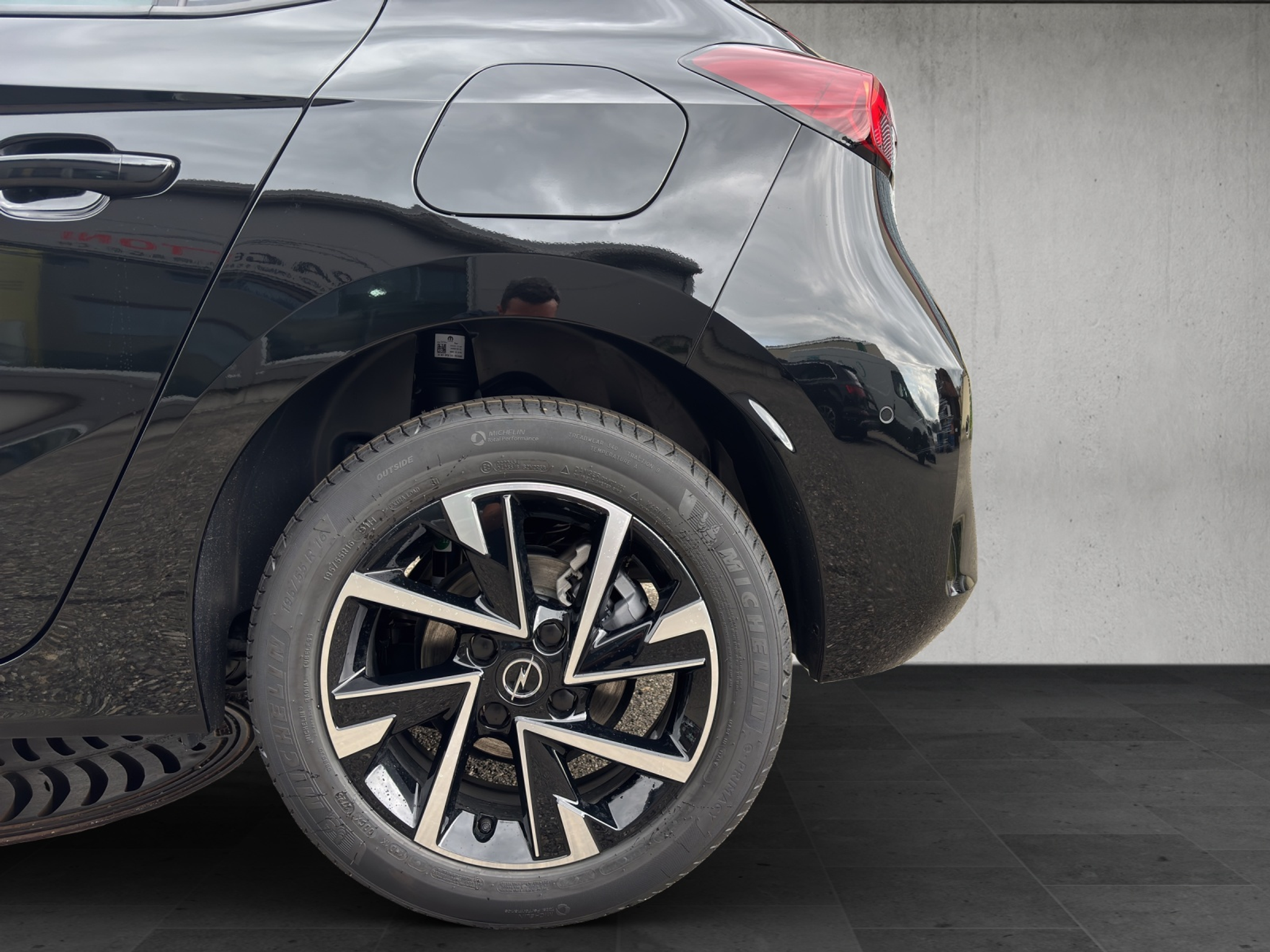 listing desktop thumbnail image 8