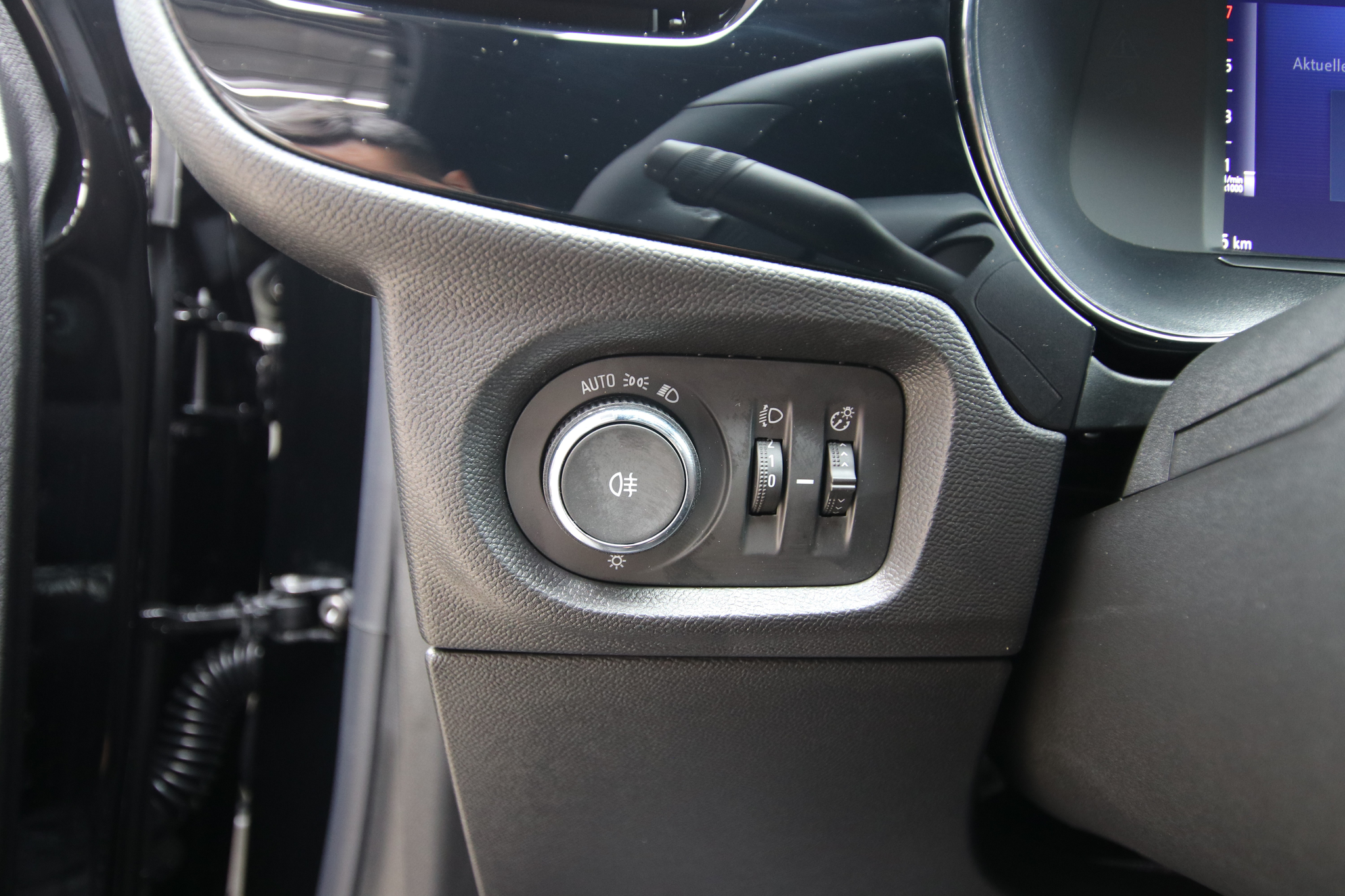 listing desktop thumbnail image 26