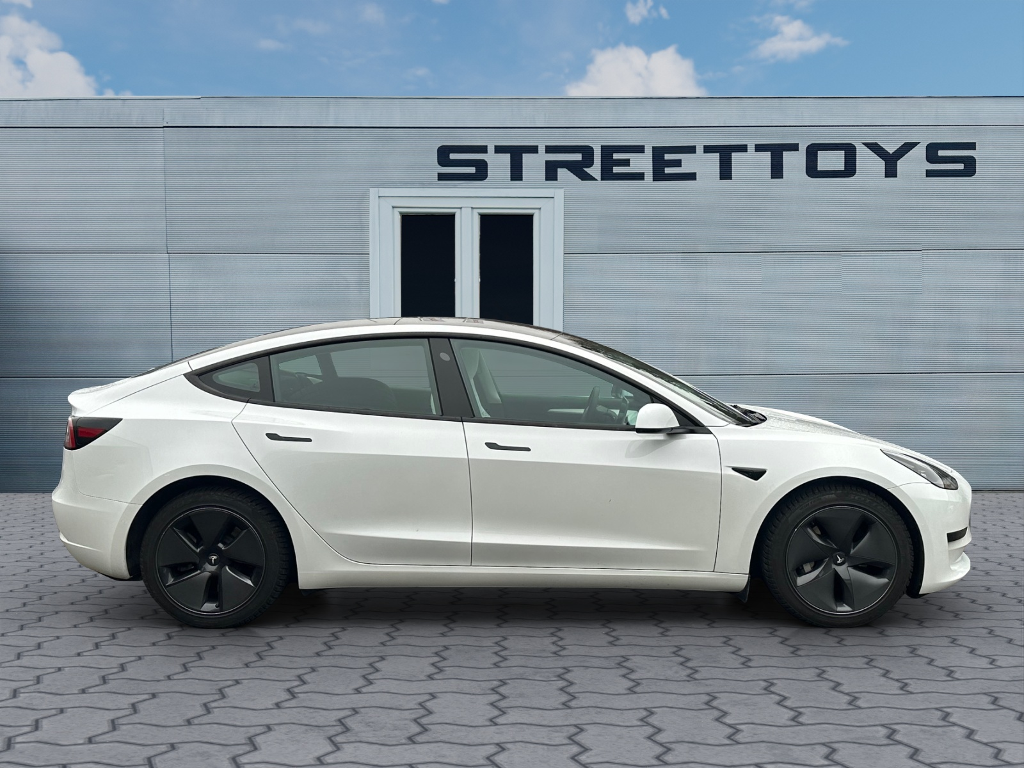 listing desktop thumbnail image 1