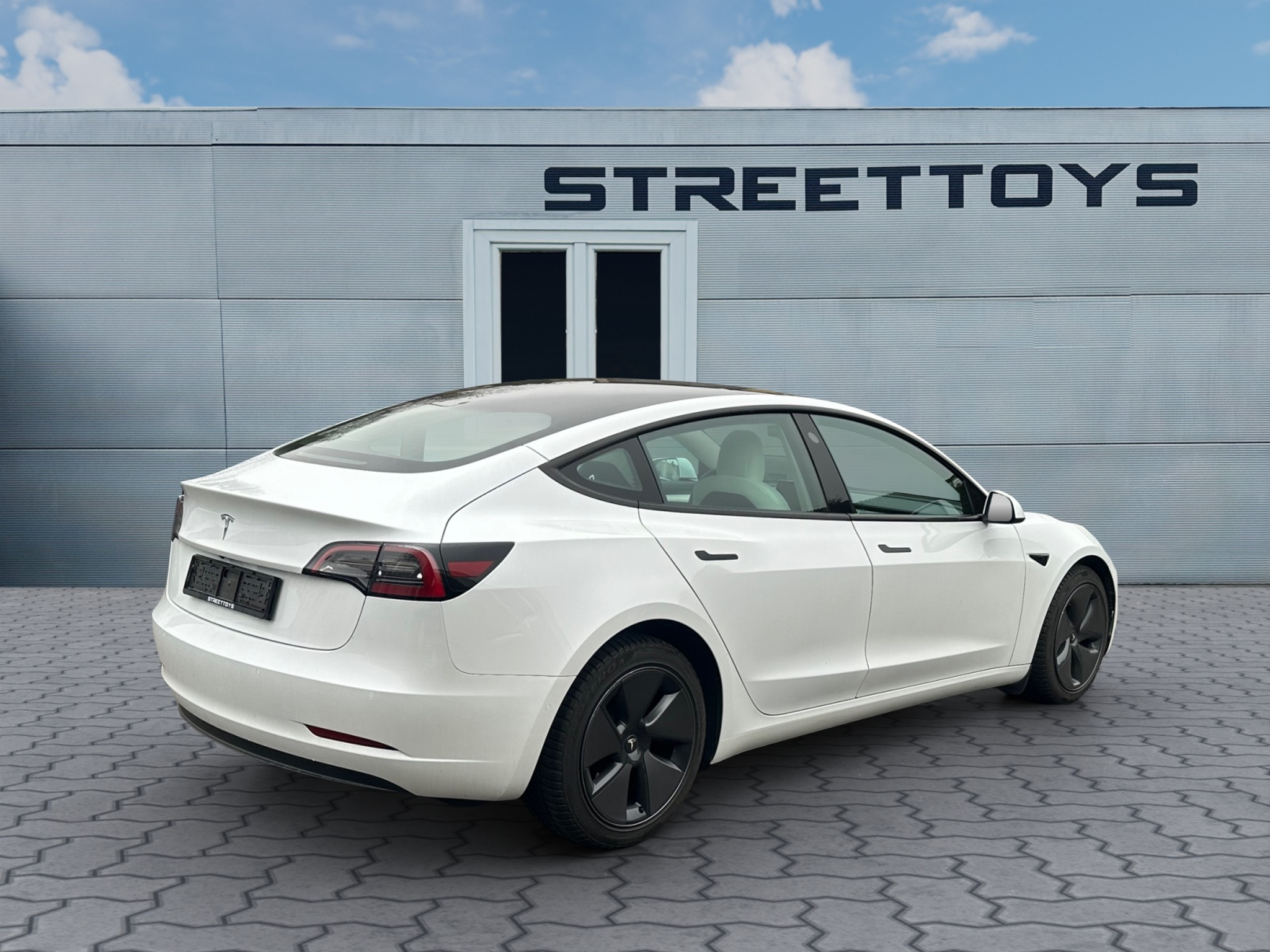 listing desktop thumbnail image 2