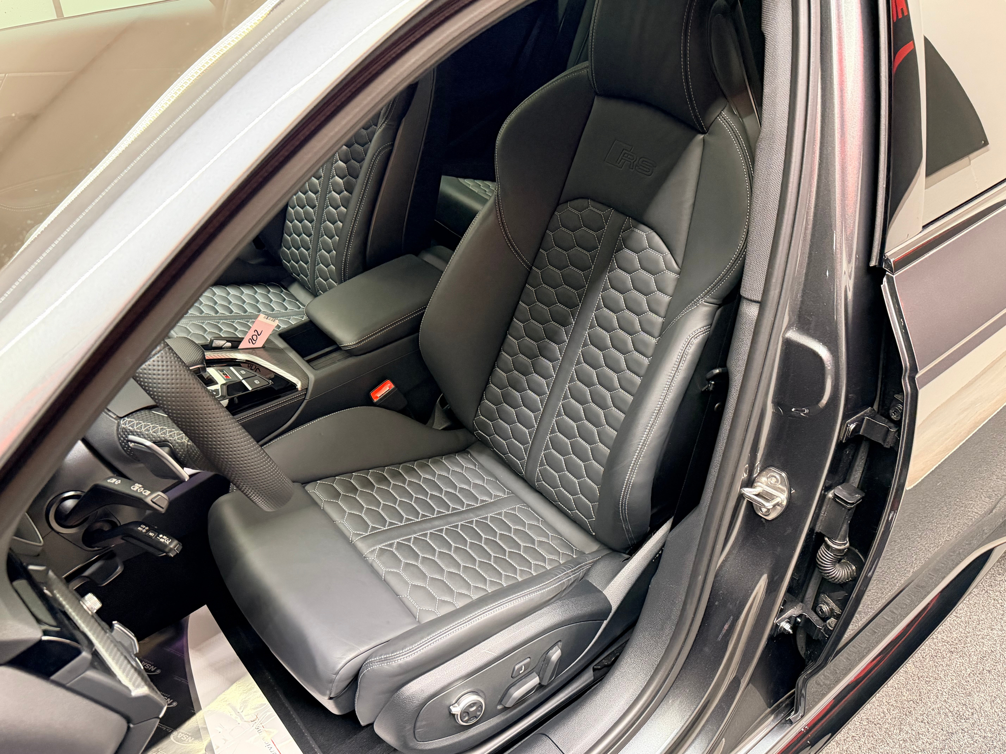 listing desktop thumbnail image 15