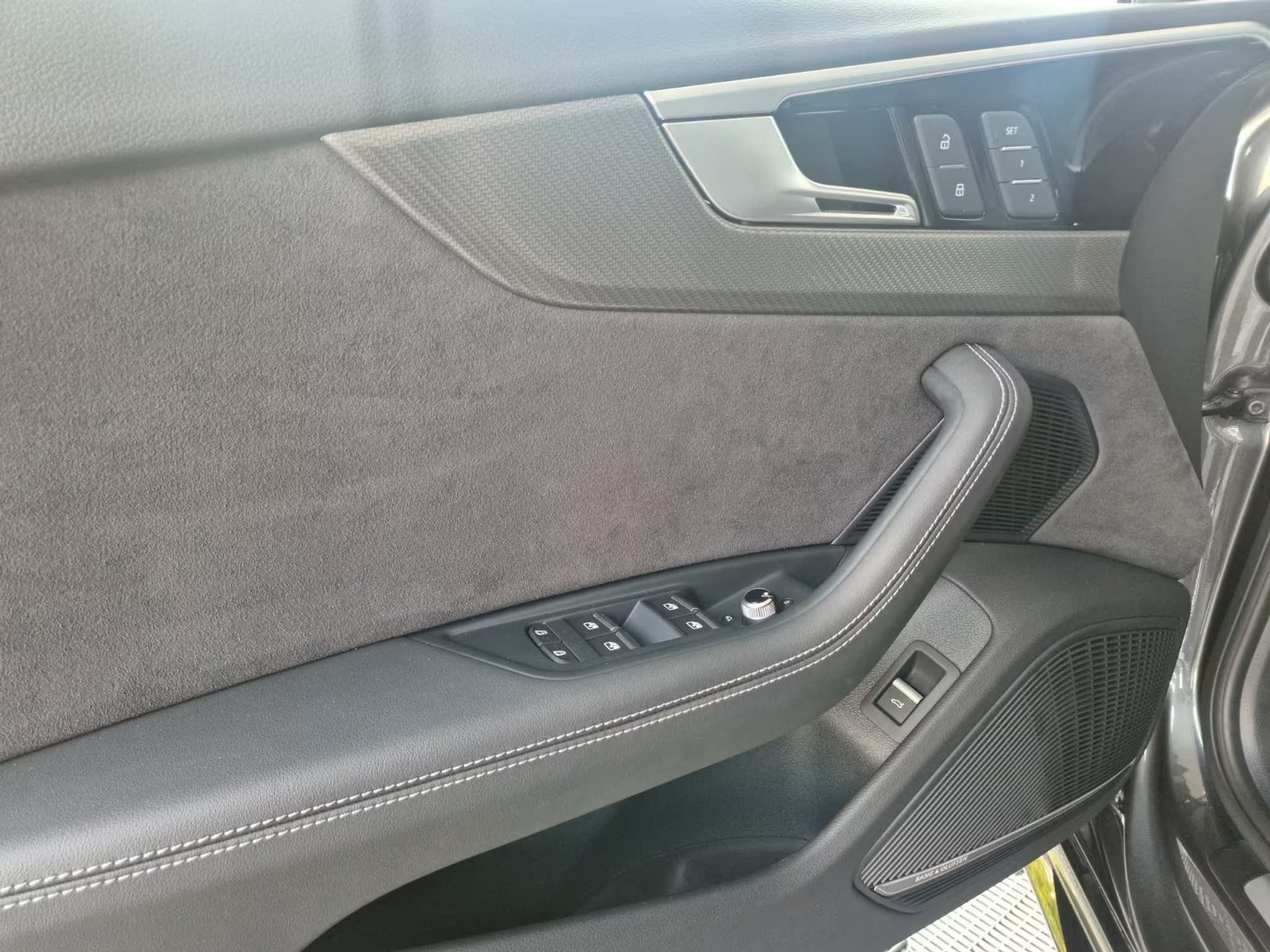 listing desktop thumbnail image 3