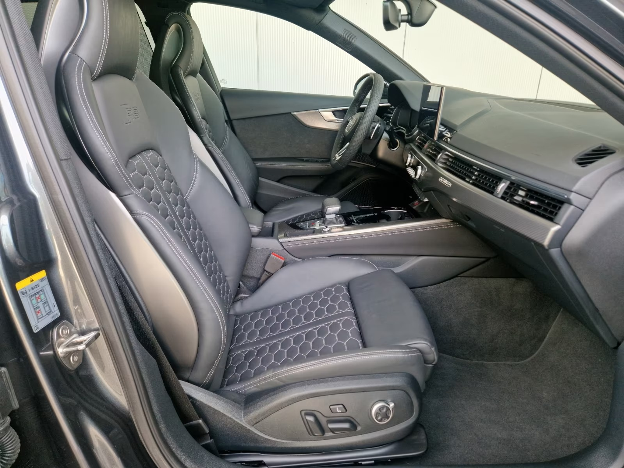 listing desktop thumbnail image 2