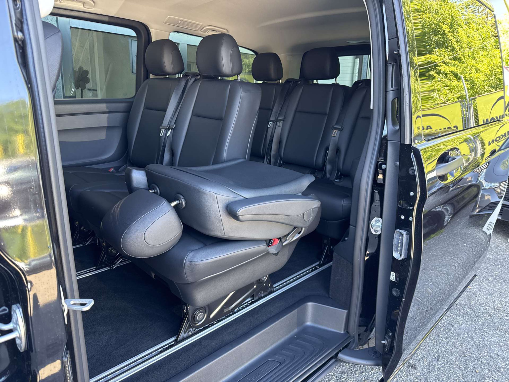 listing desktop thumbnail image 7