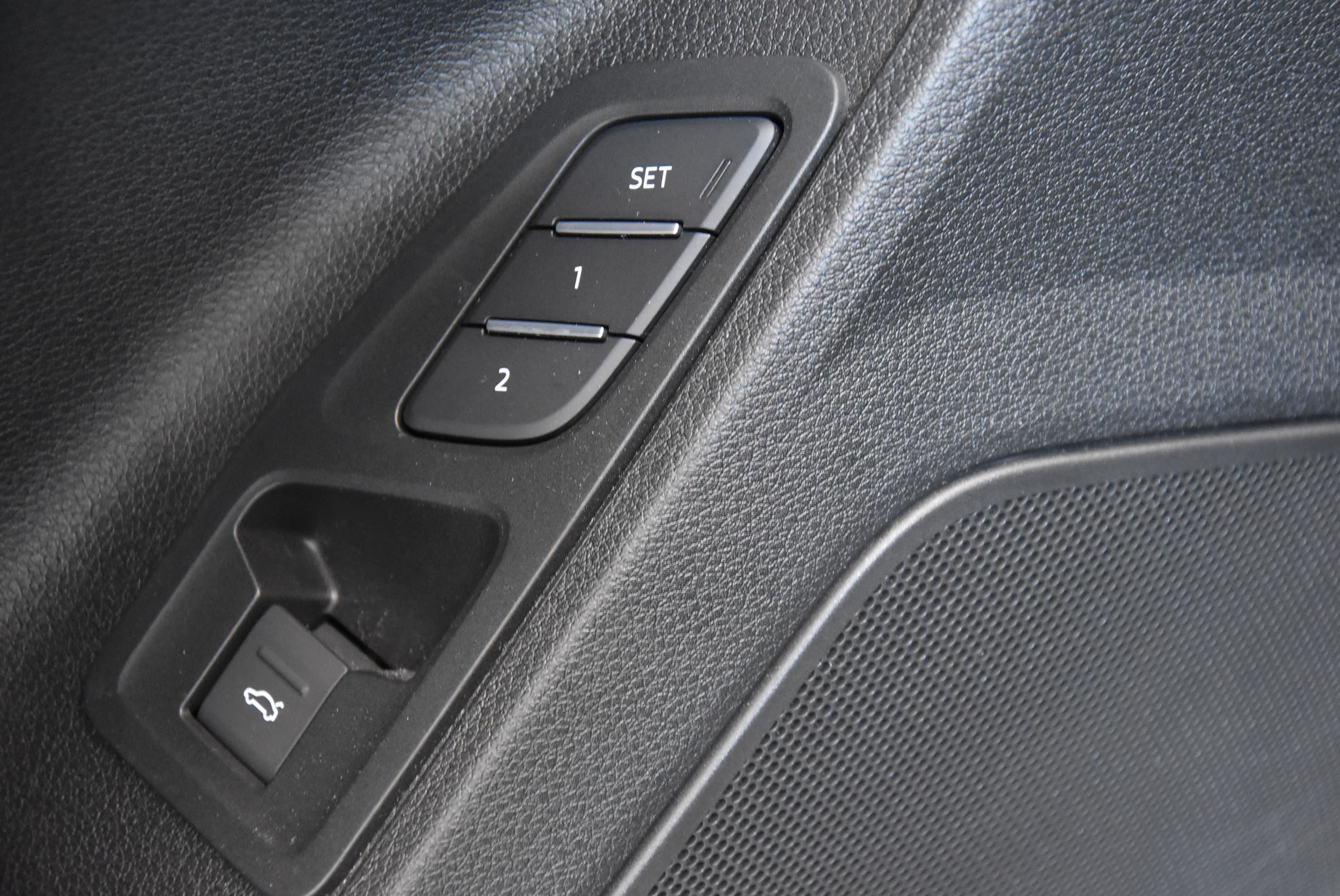 listing desktop thumbnail image 7