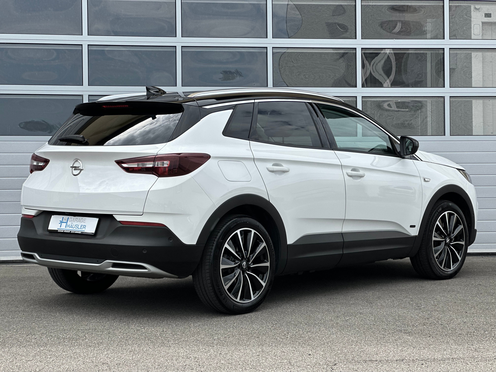 listing desktop thumbnail image 3