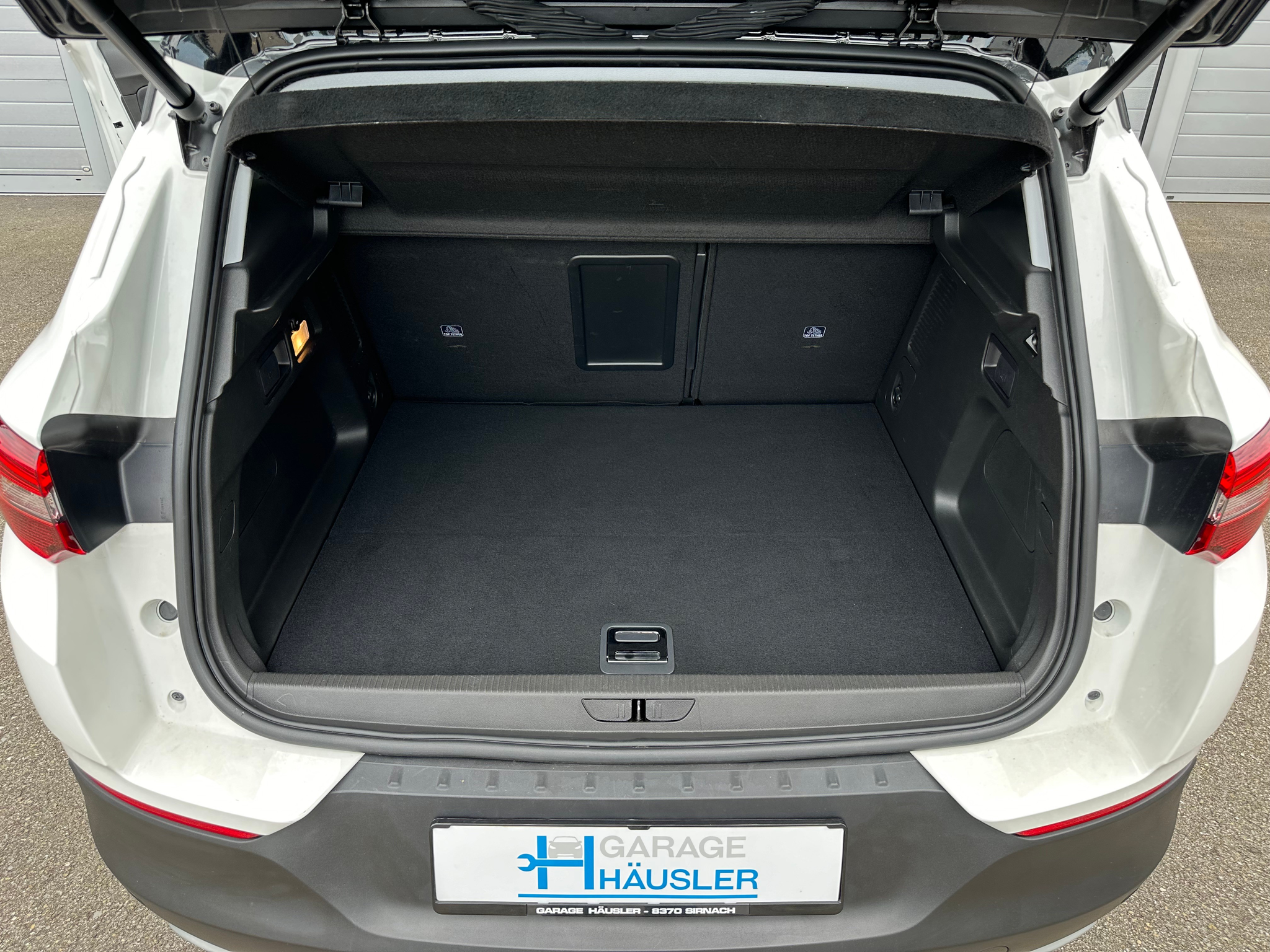 listing desktop thumbnail image 6