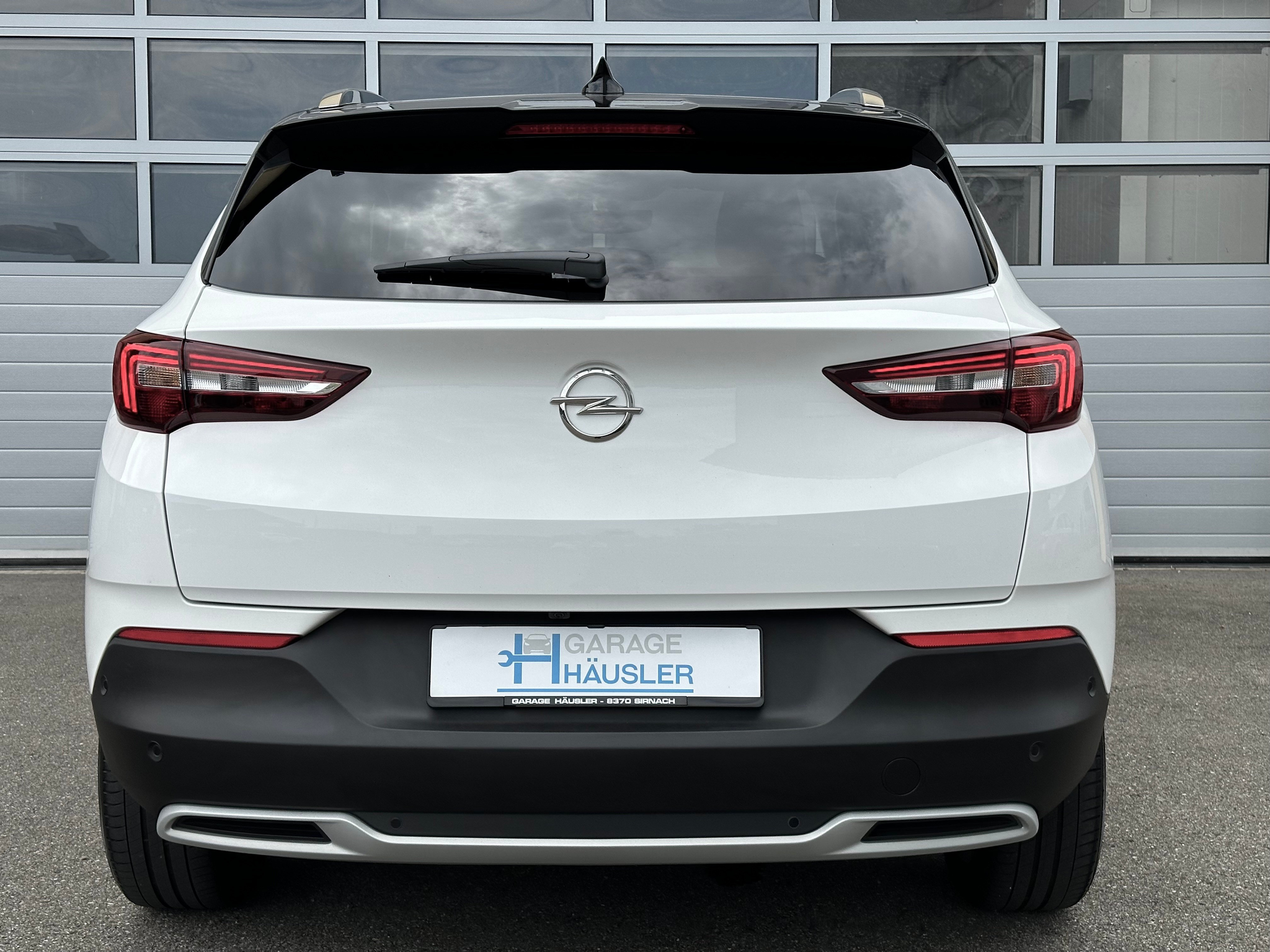 listing desktop thumbnail image 4