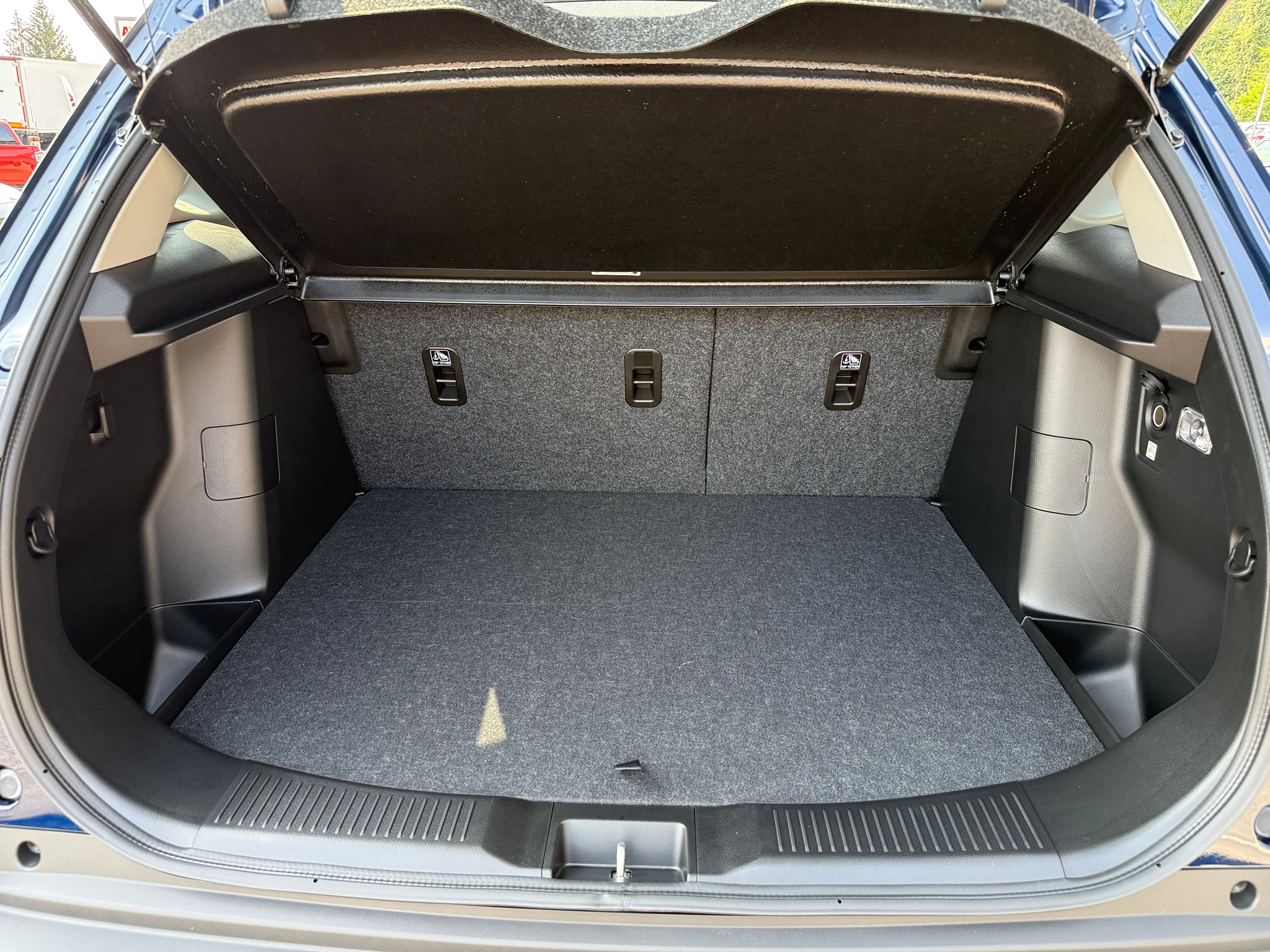 listing desktop thumbnail image 20