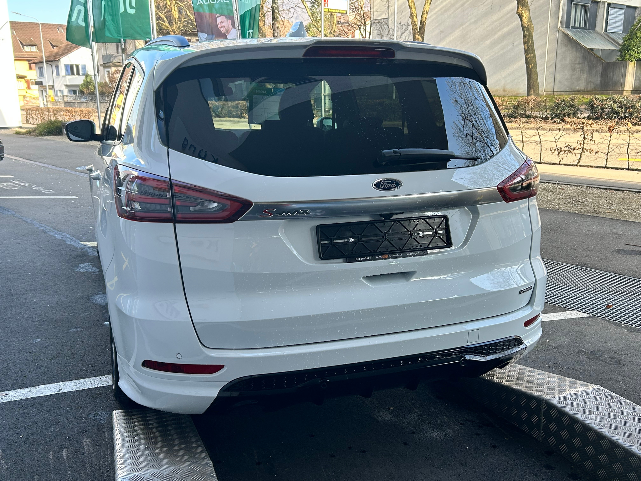 listing desktop thumbnail image 2