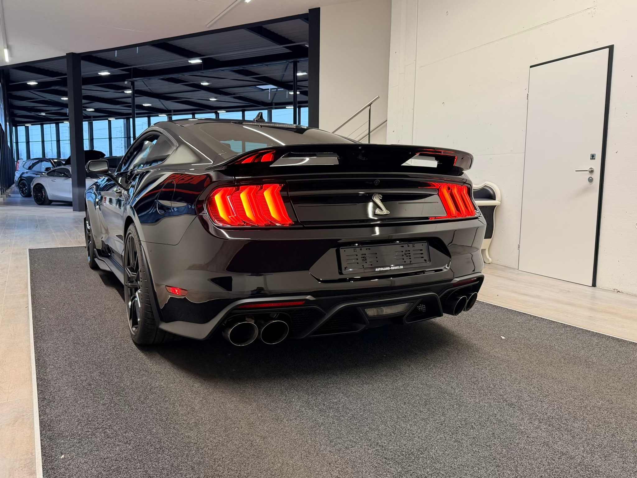 listing desktop thumbnail image 9