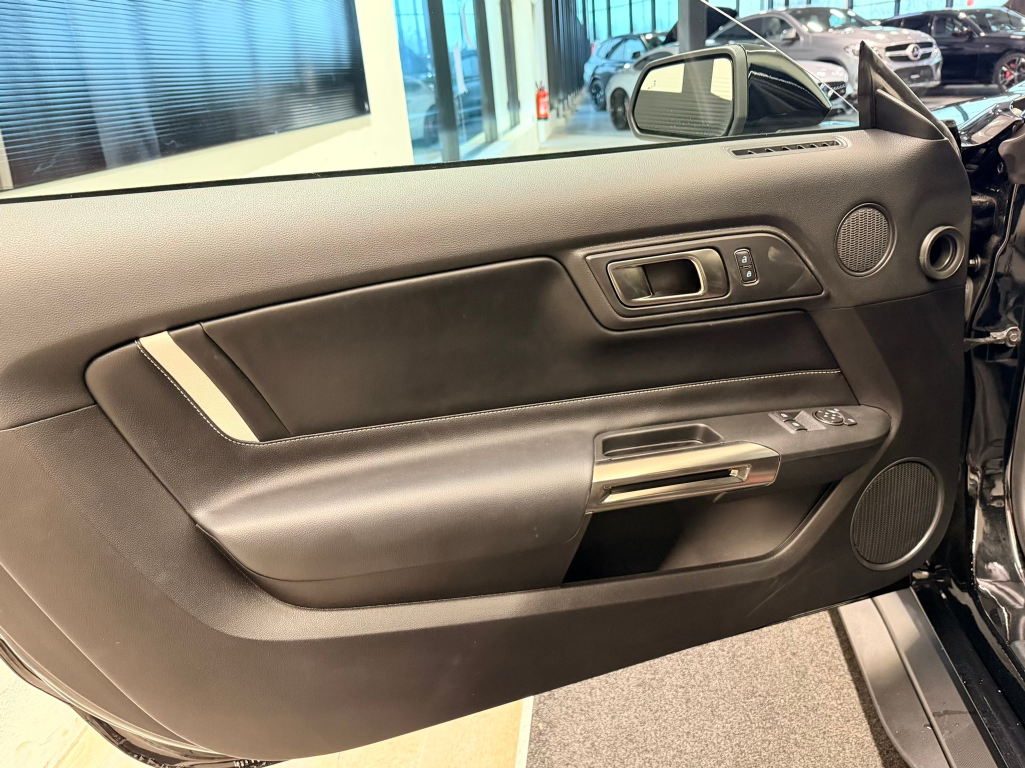 listing desktop thumbnail image 12