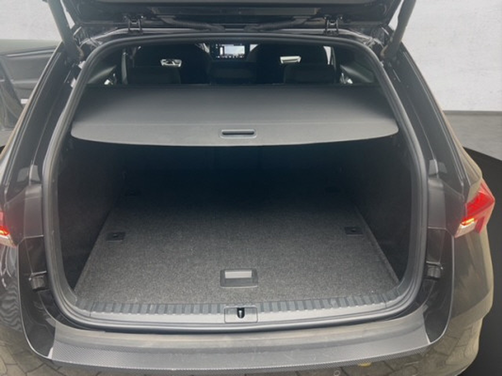 listing desktop thumbnail image 6