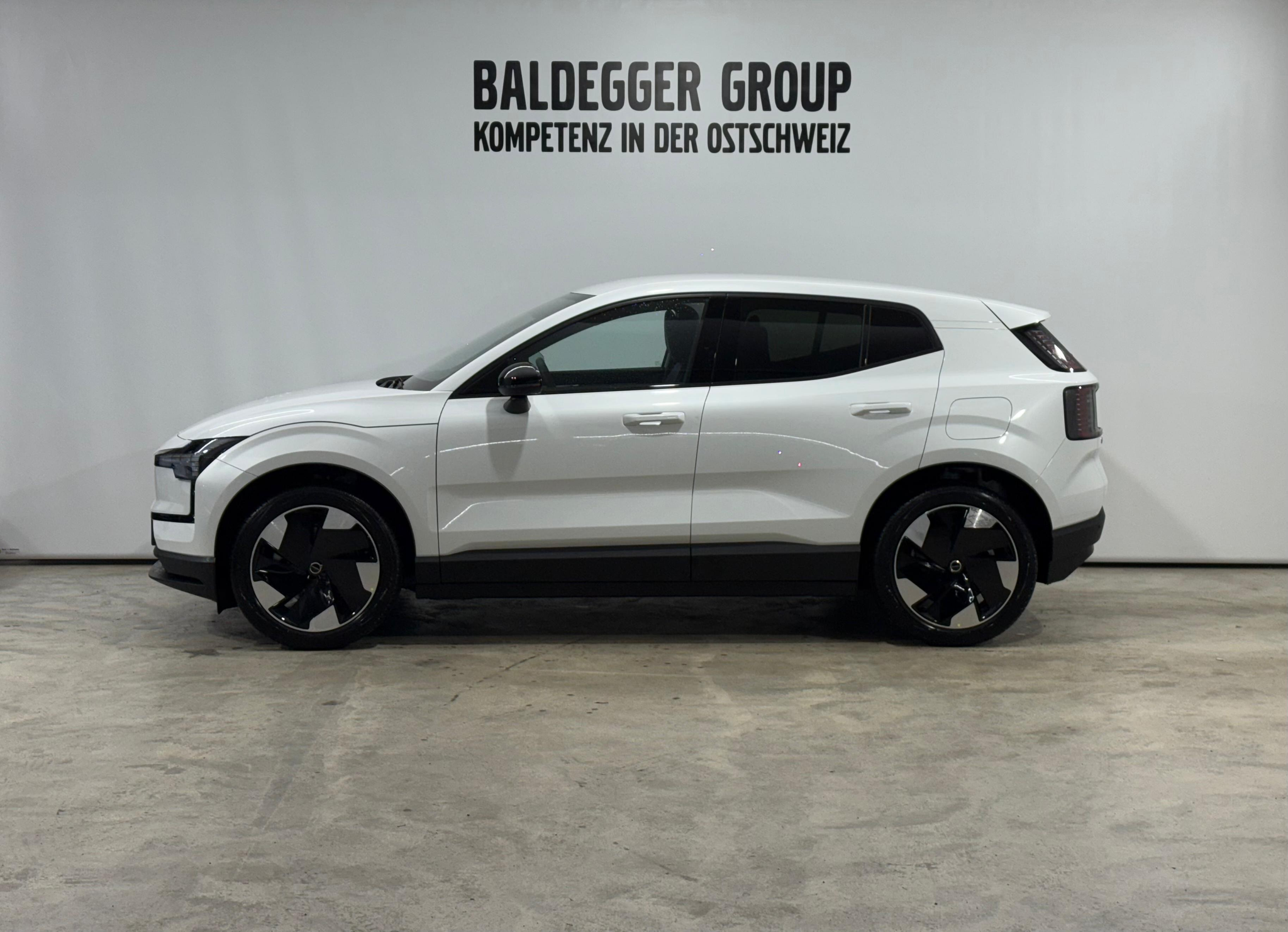 listing desktop thumbnail image 1