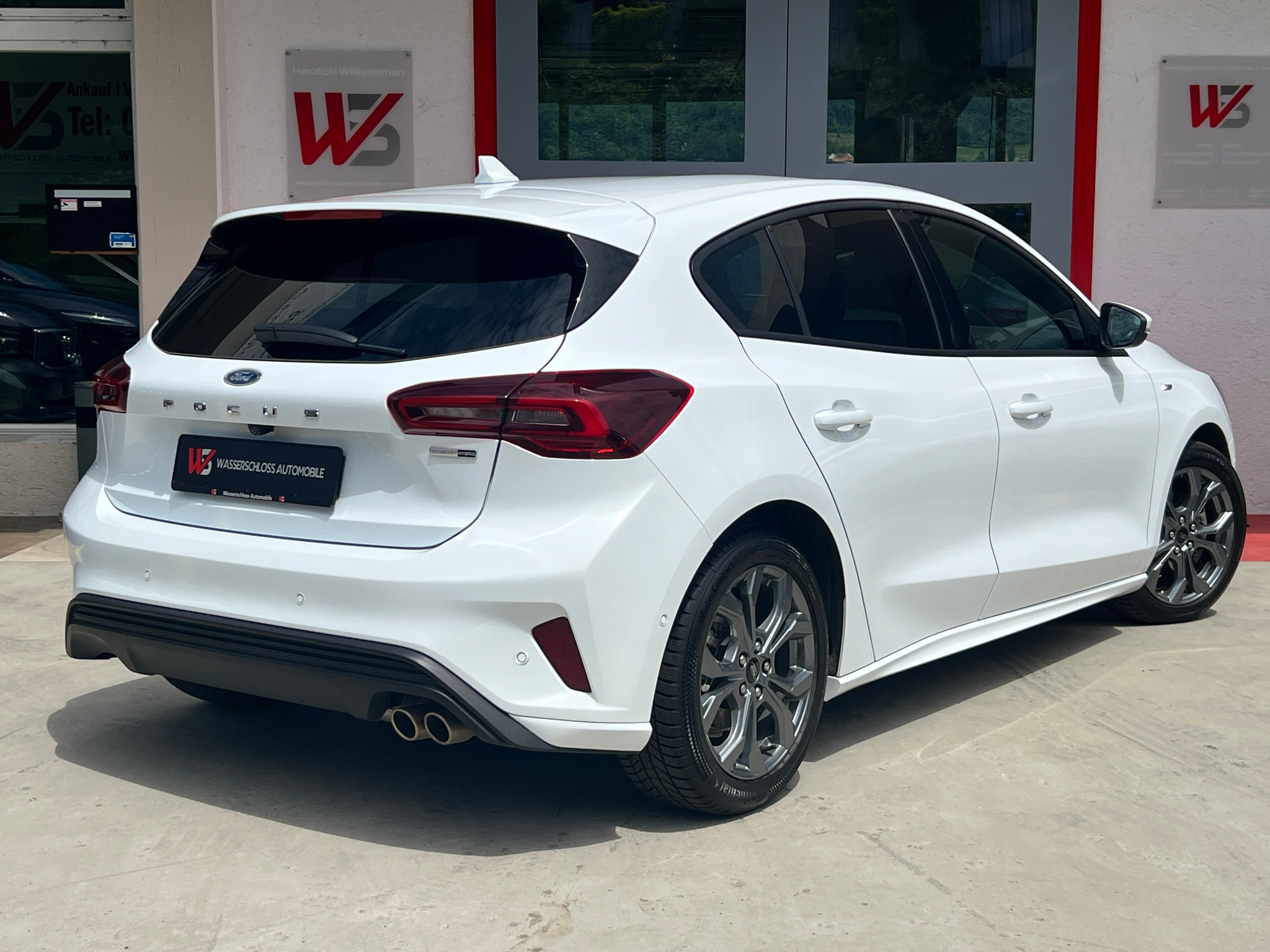 listing desktop thumbnail image 3