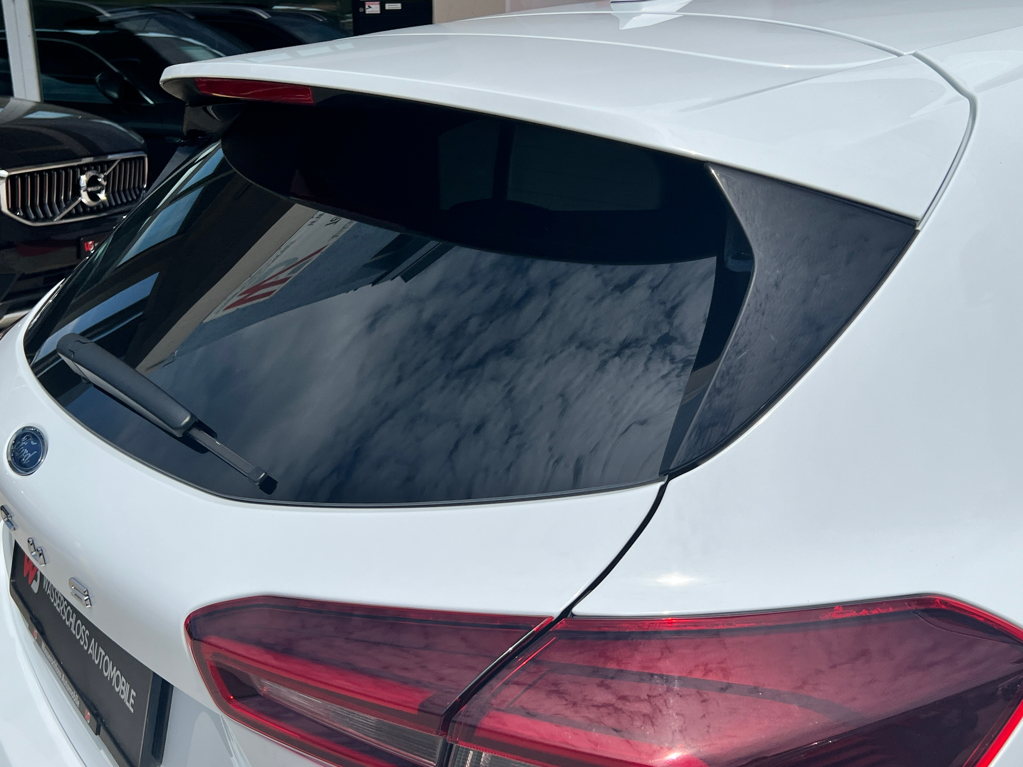 listing desktop thumbnail image 9