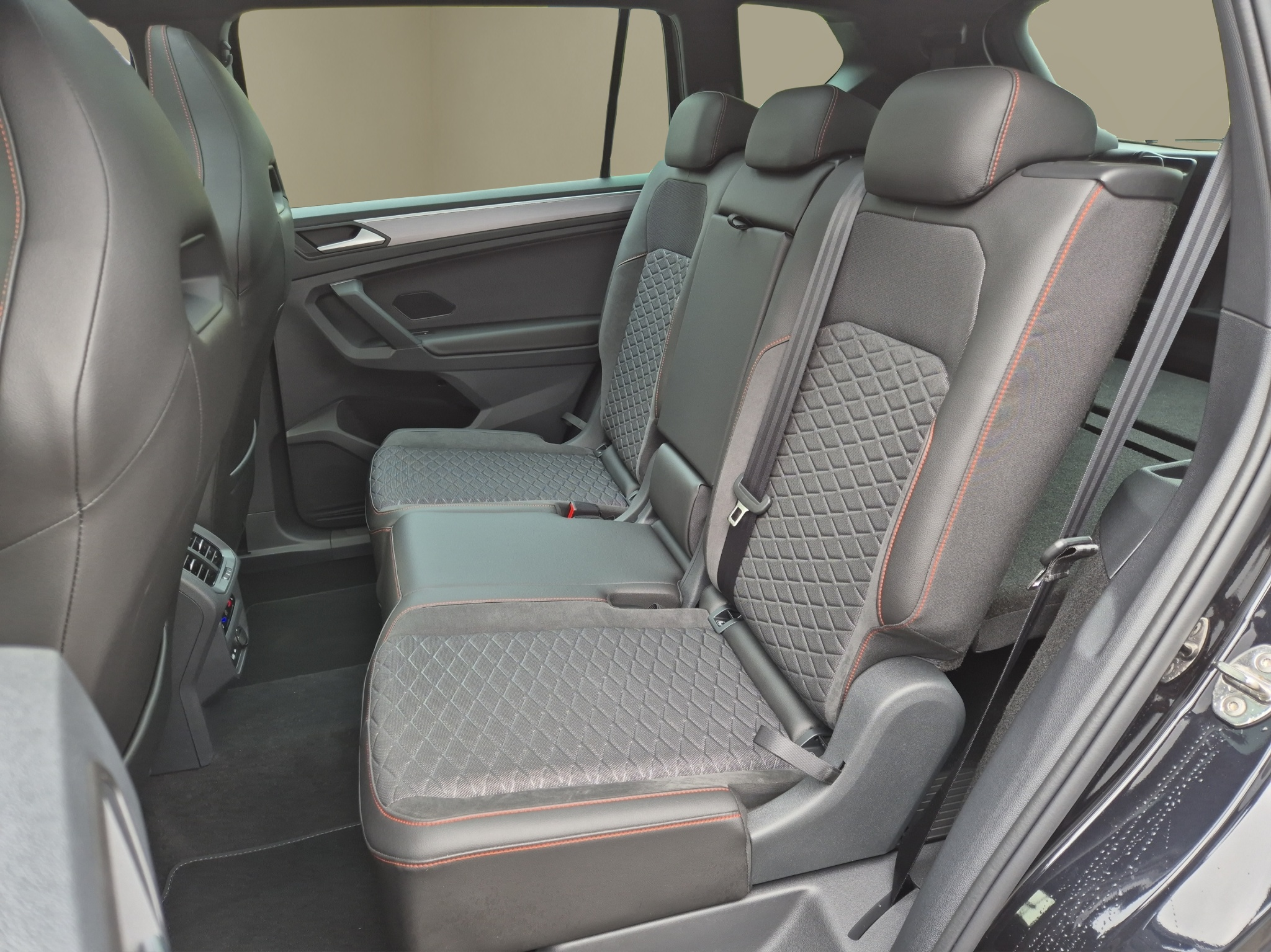 listing desktop thumbnail image 12