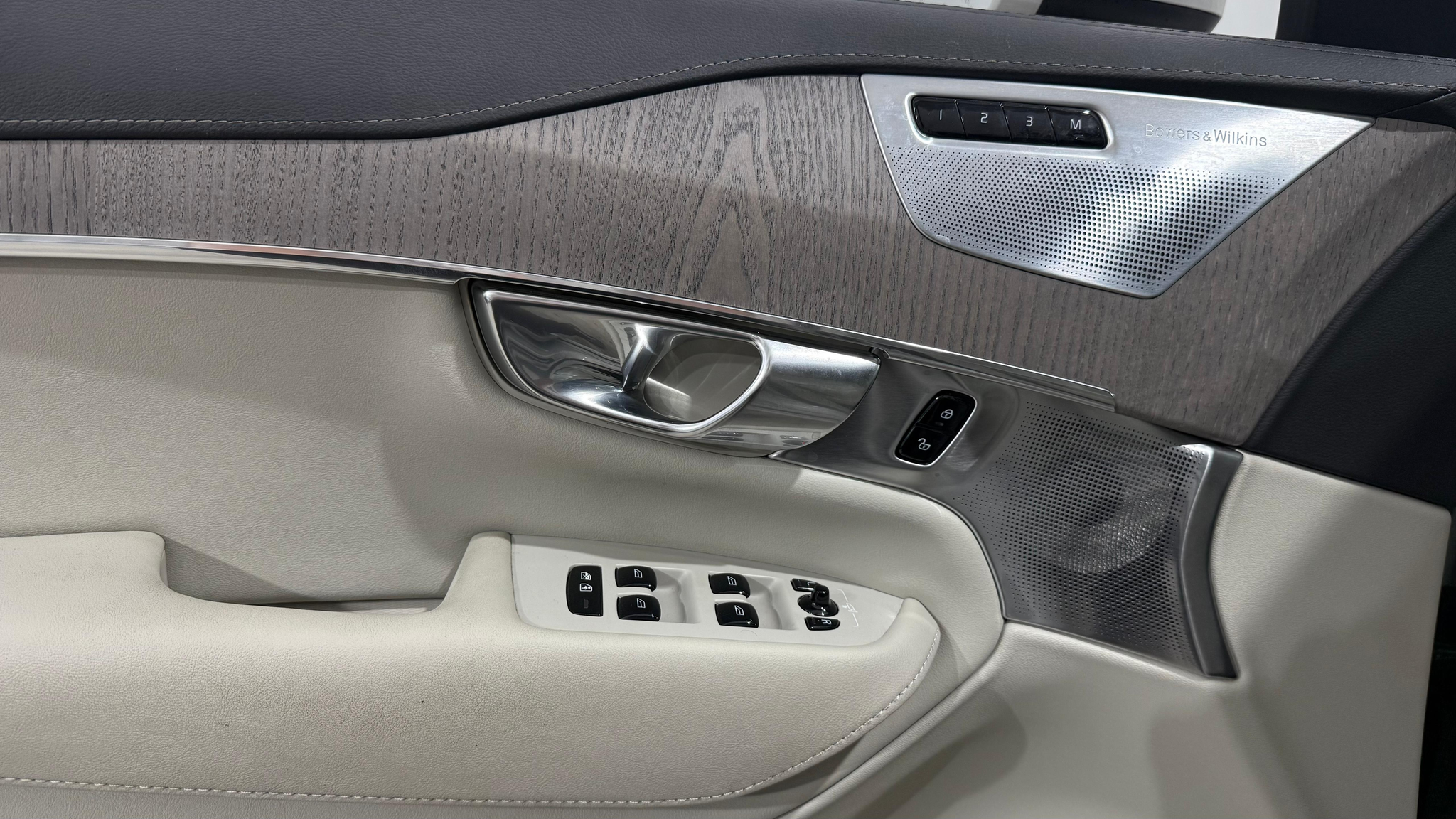 listing desktop thumbnail image 10