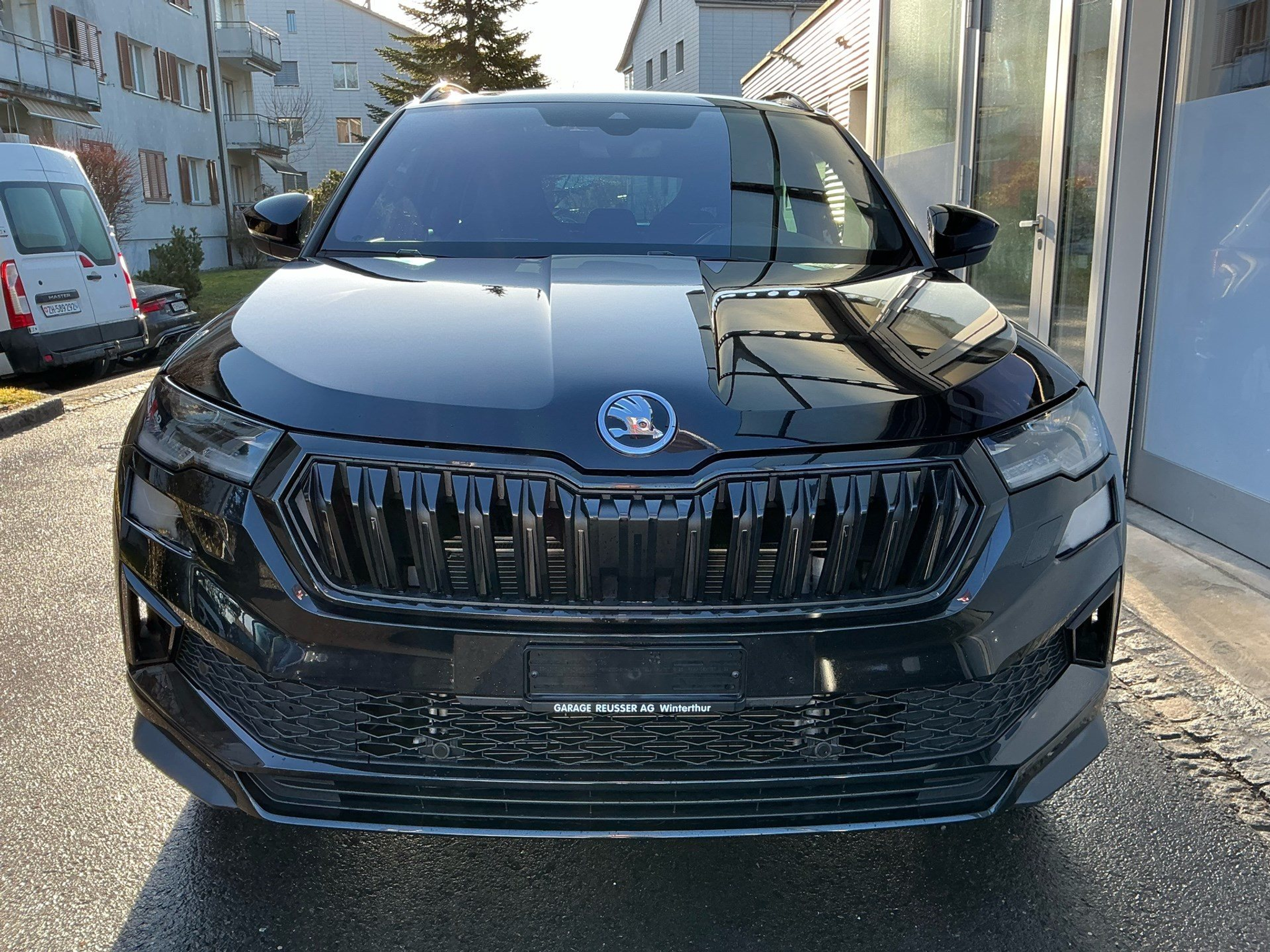 listing desktop thumbnail image 1