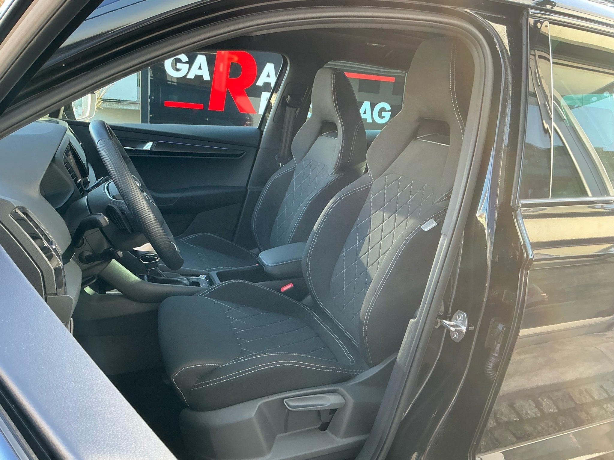 listing desktop thumbnail image 7