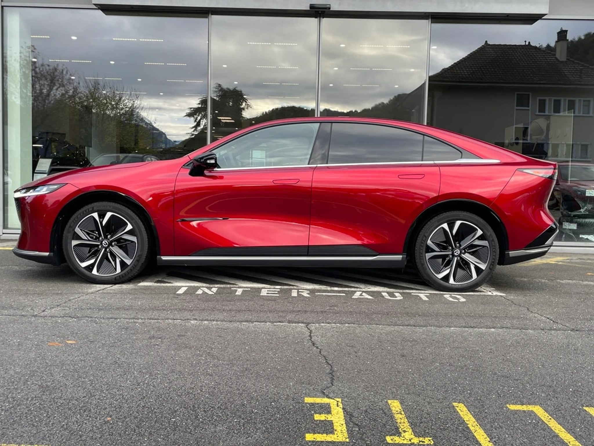 listing desktop thumbnail image 1