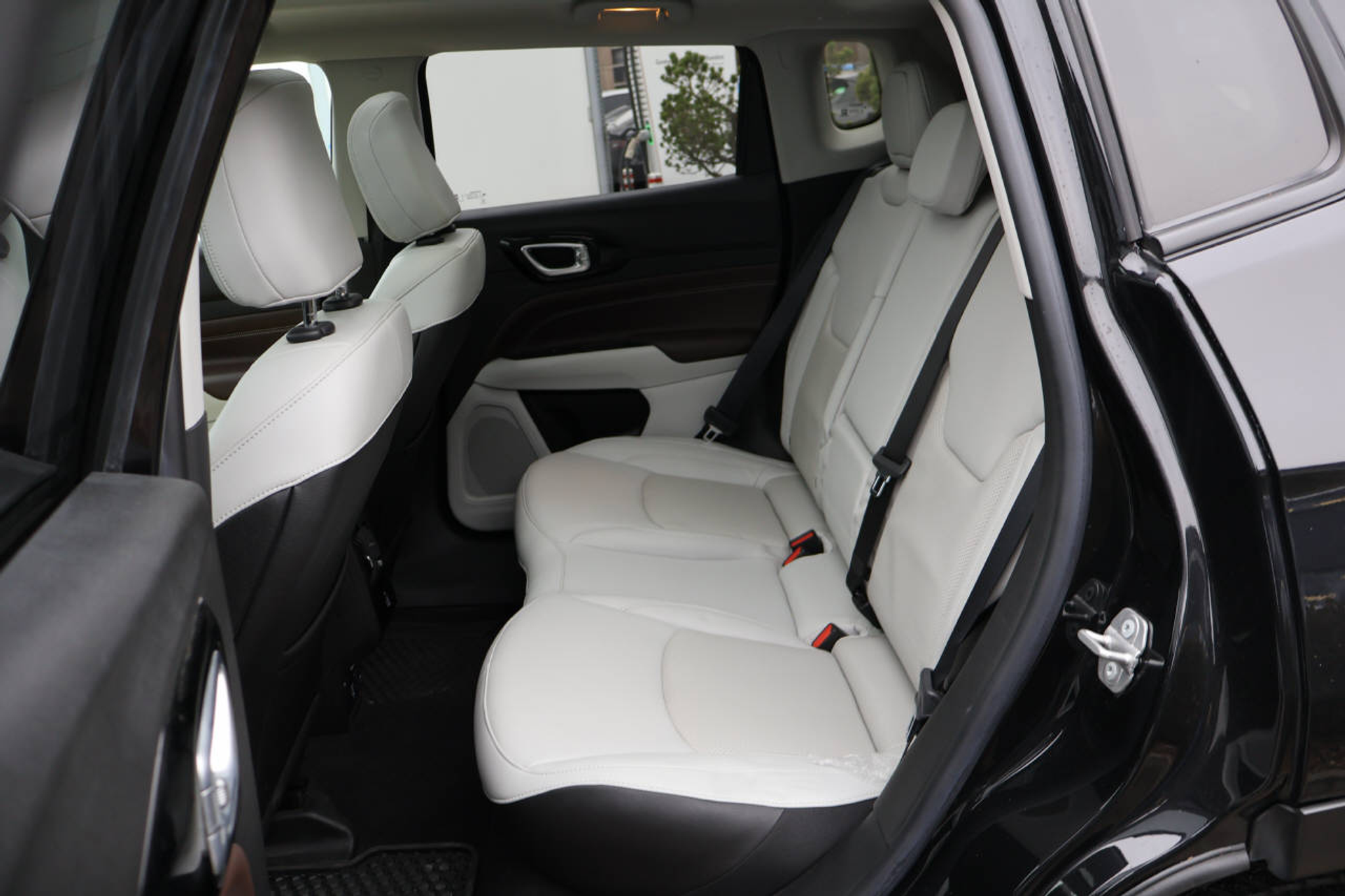 listing desktop thumbnail image 10