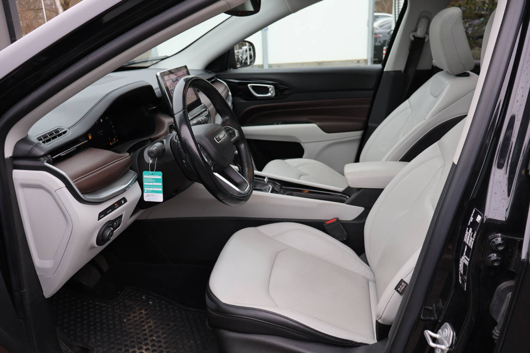 listing desktop thumbnail image 7