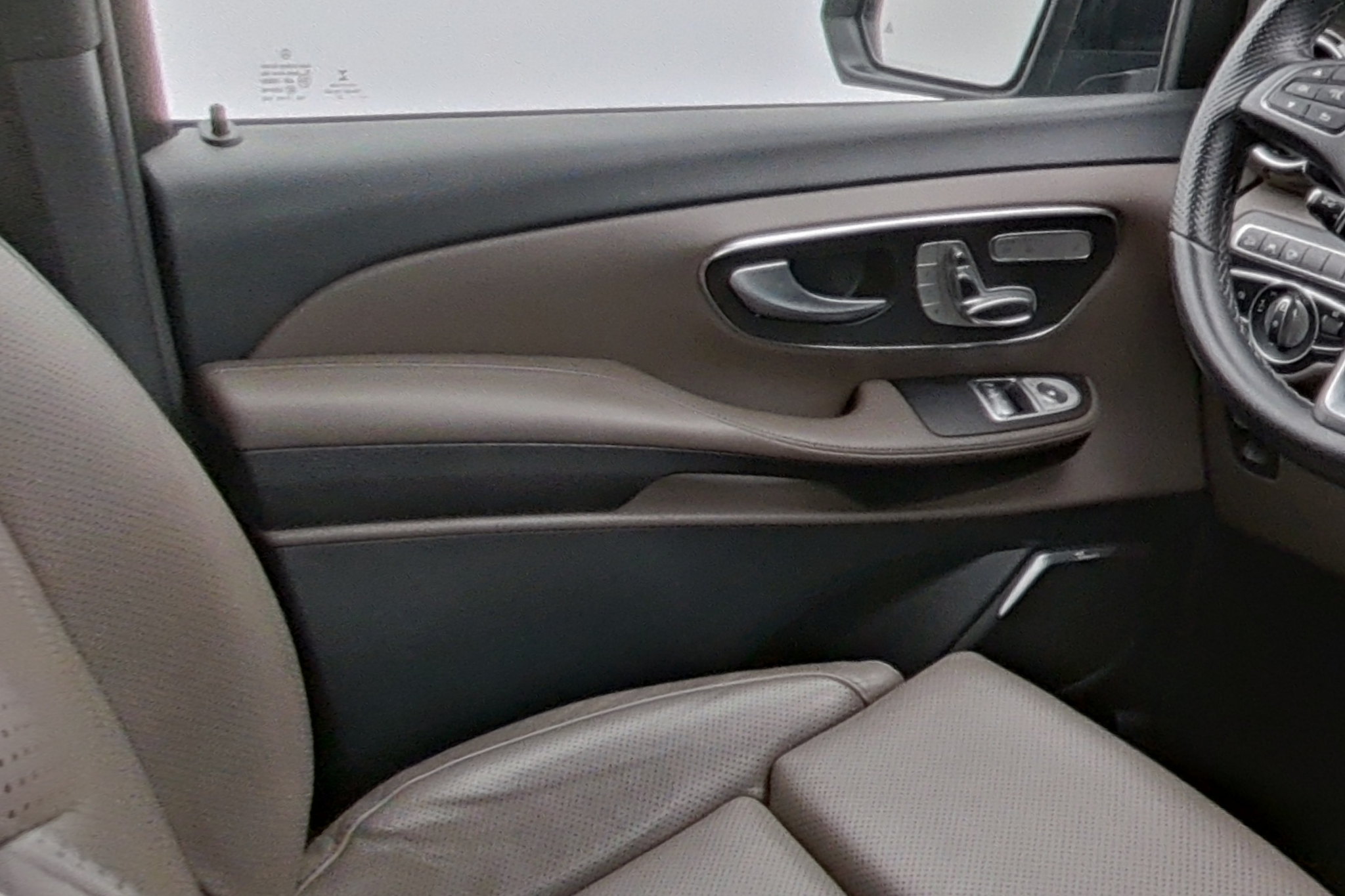 listing desktop thumbnail image 9