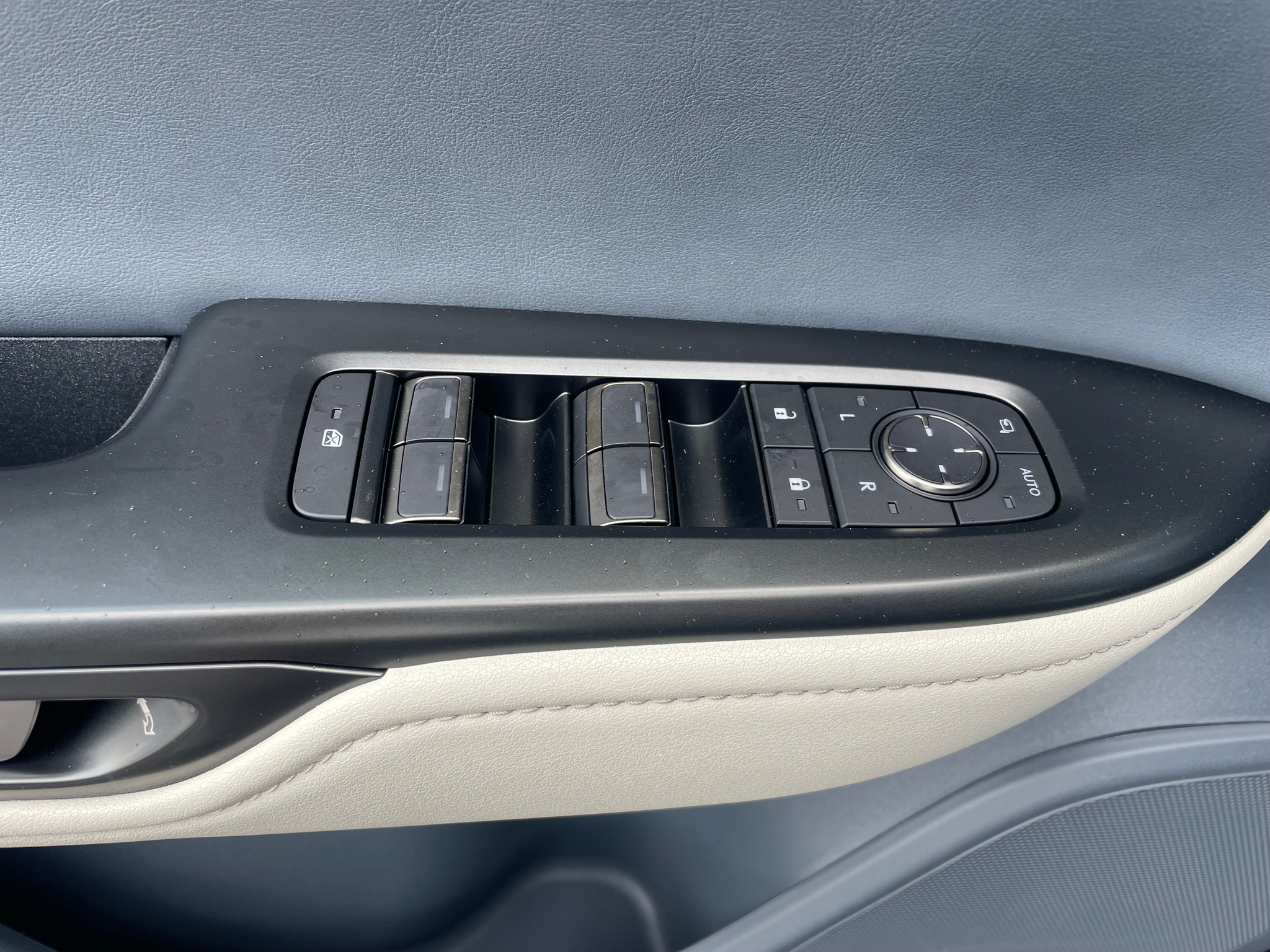 listing desktop thumbnail image 21