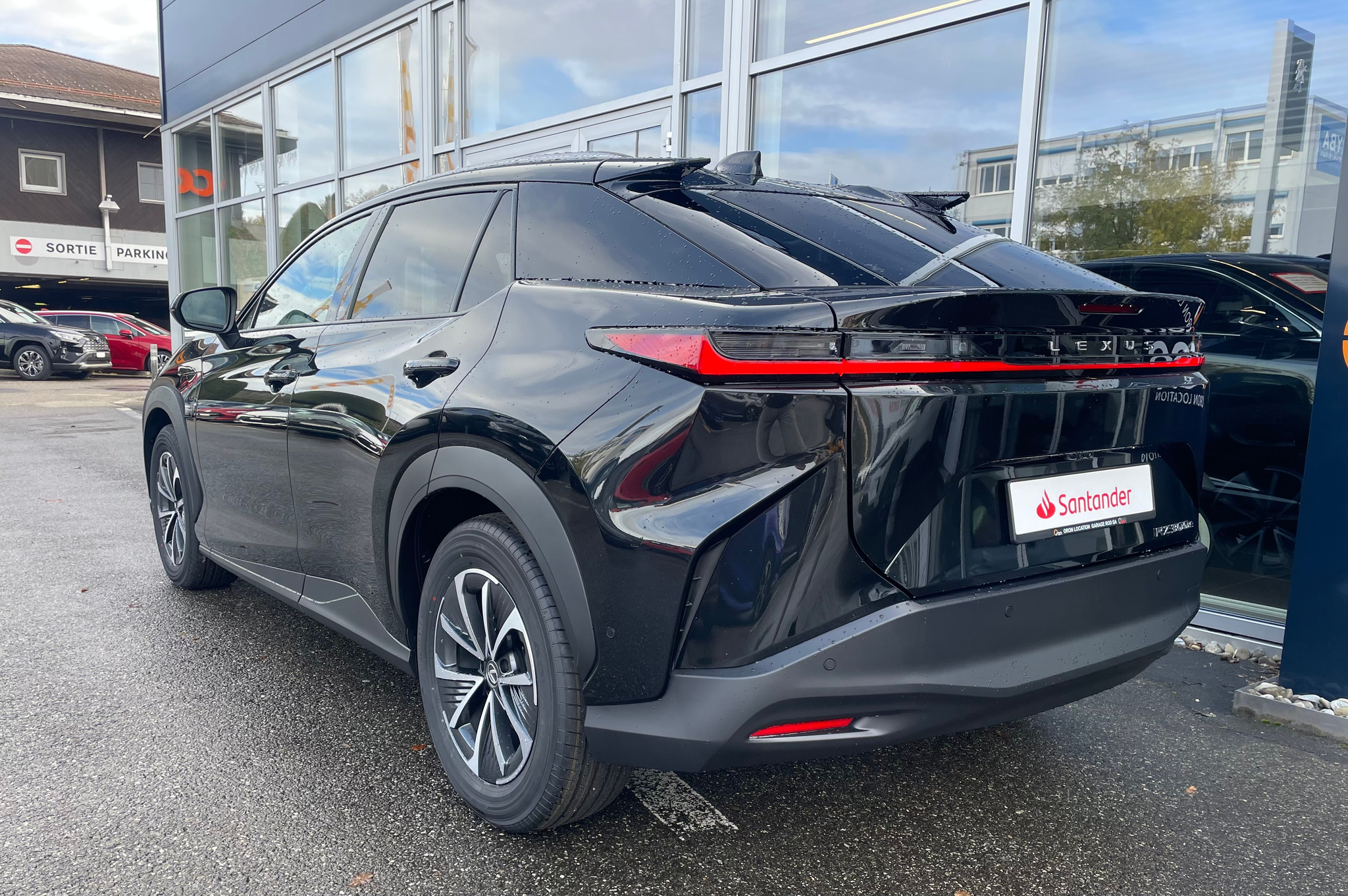 listing desktop thumbnail image 3