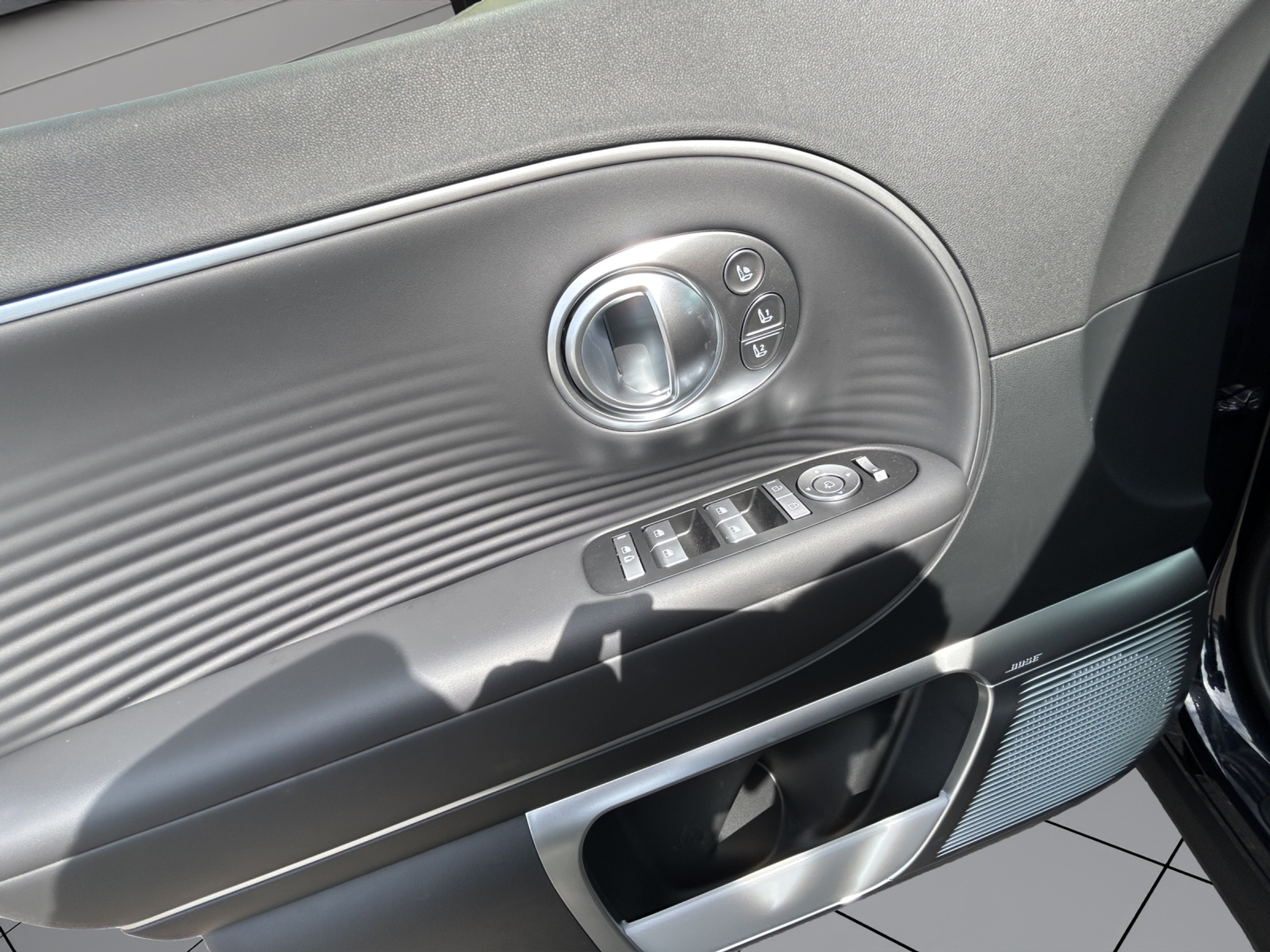 listing desktop thumbnail image 7