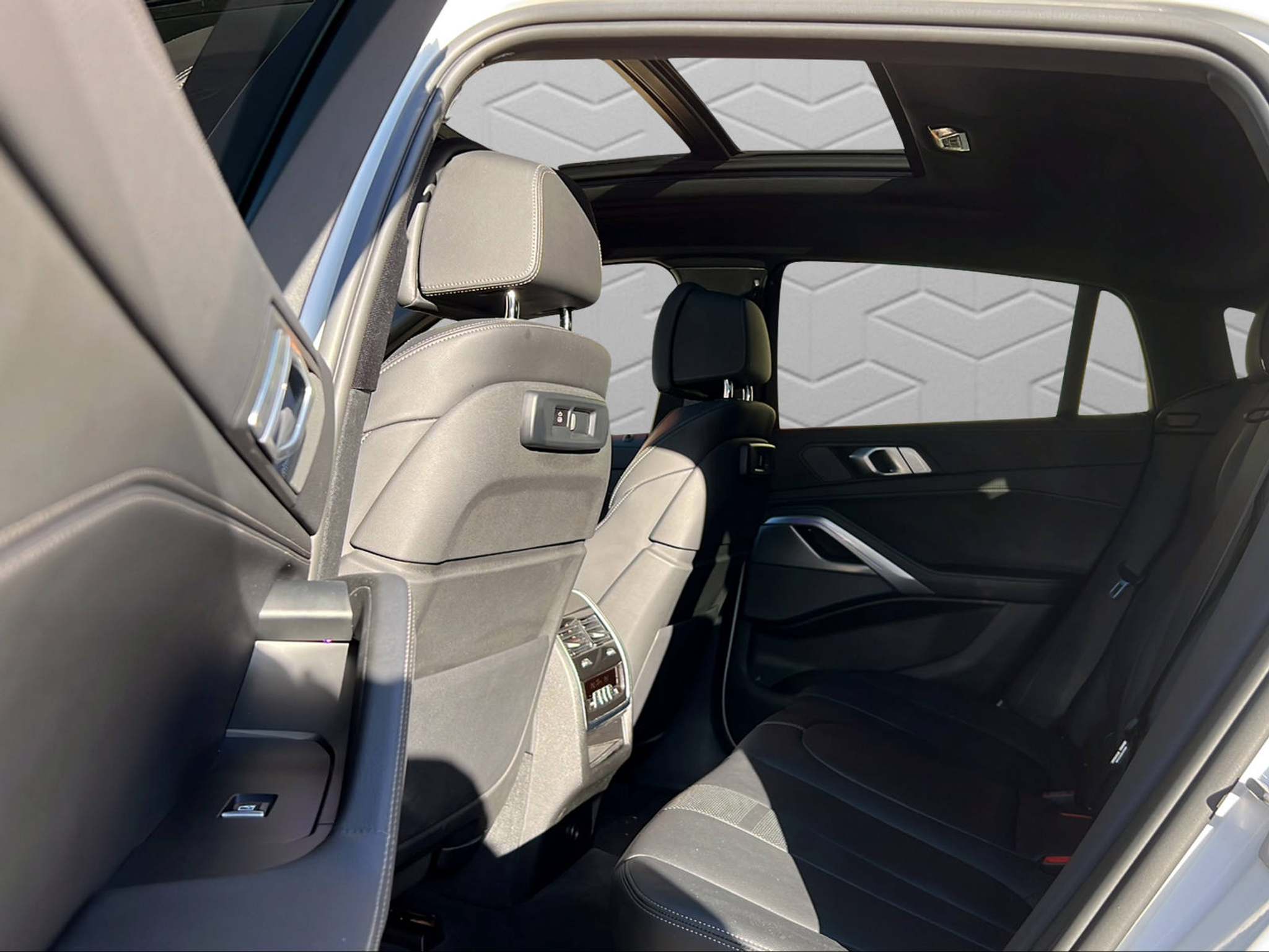 listing desktop thumbnail image 12