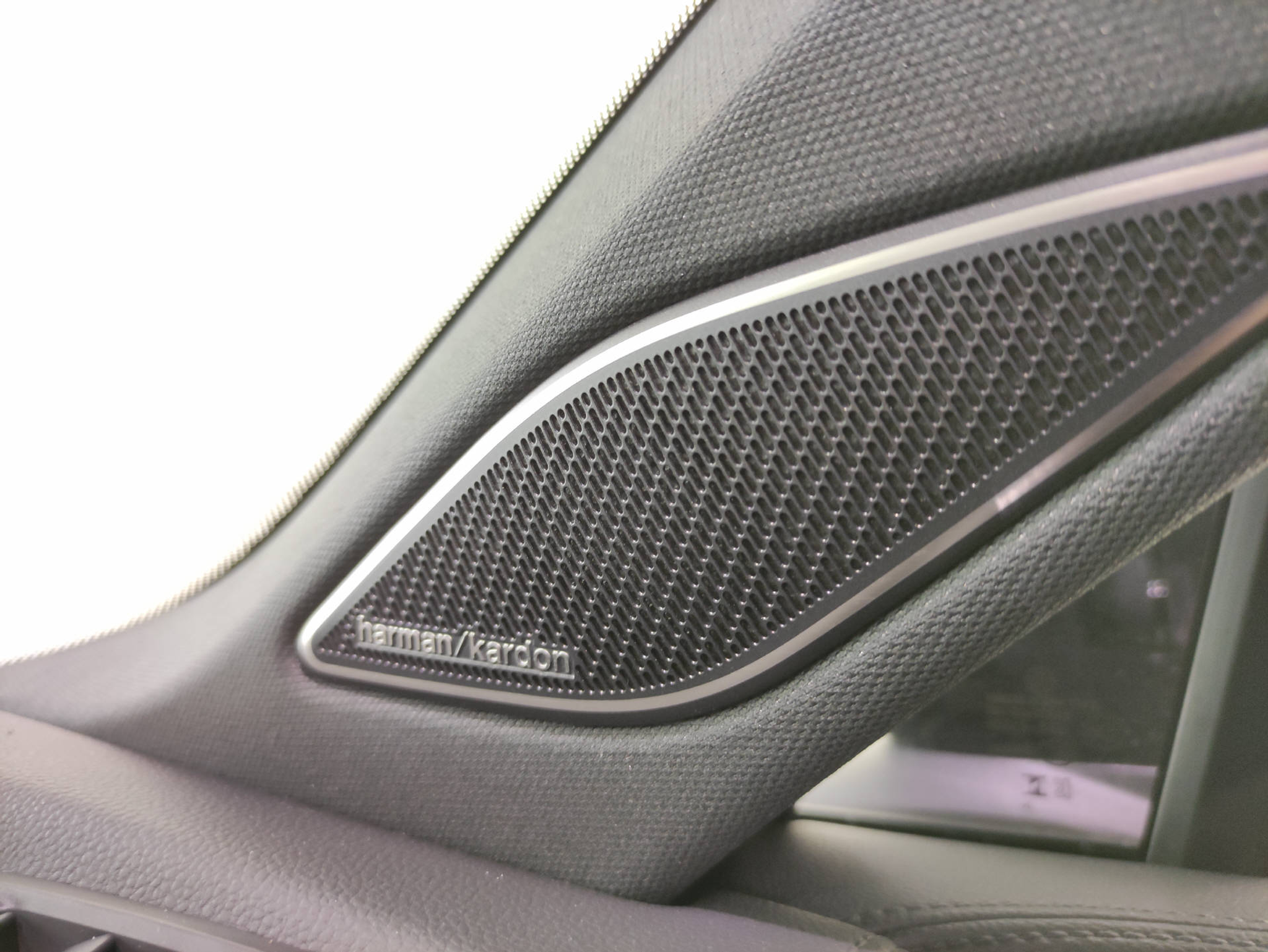 listing desktop thumbnail image 6