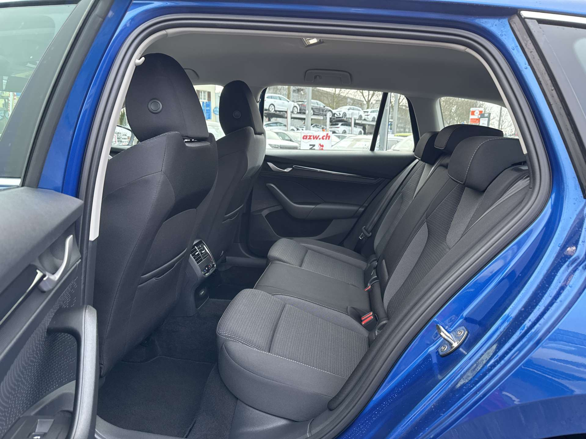 listing desktop thumbnail image 6