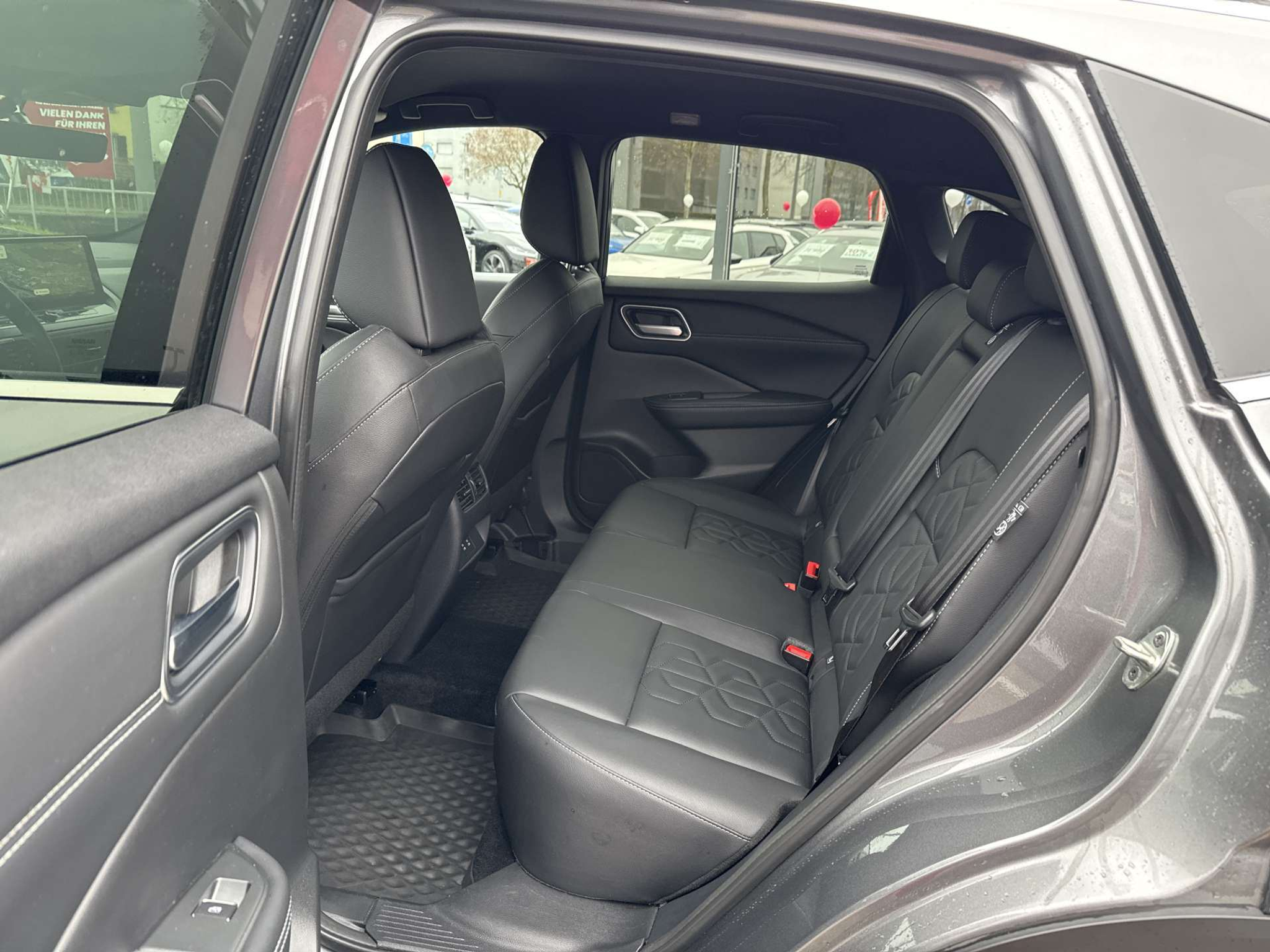 listing desktop thumbnail image 6