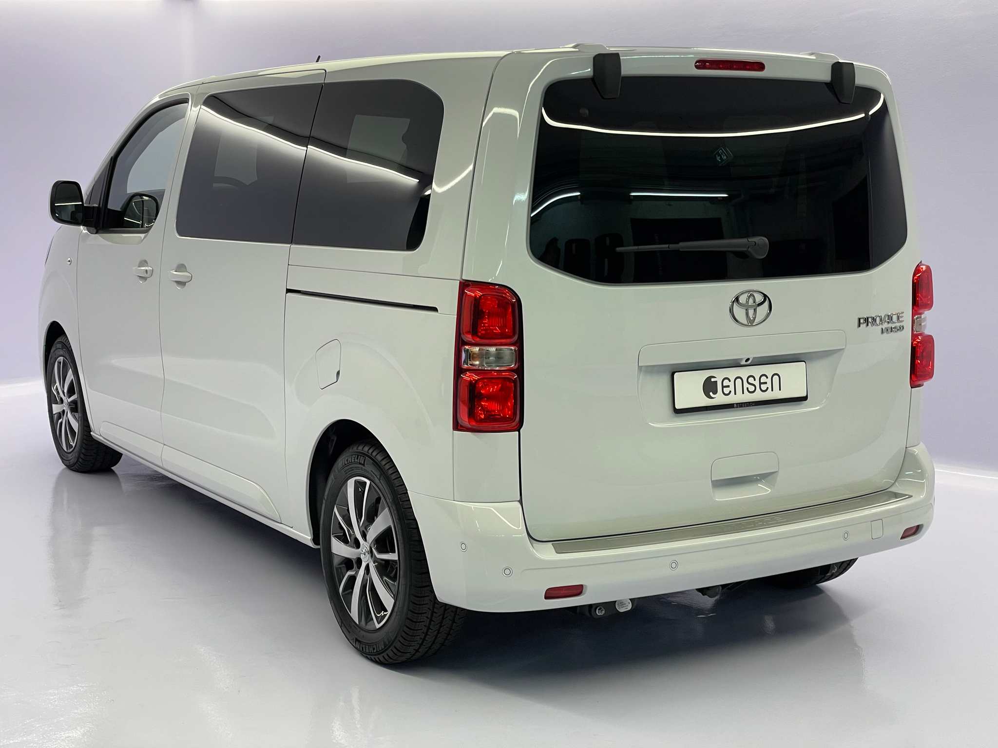 listing desktop thumbnail image 4