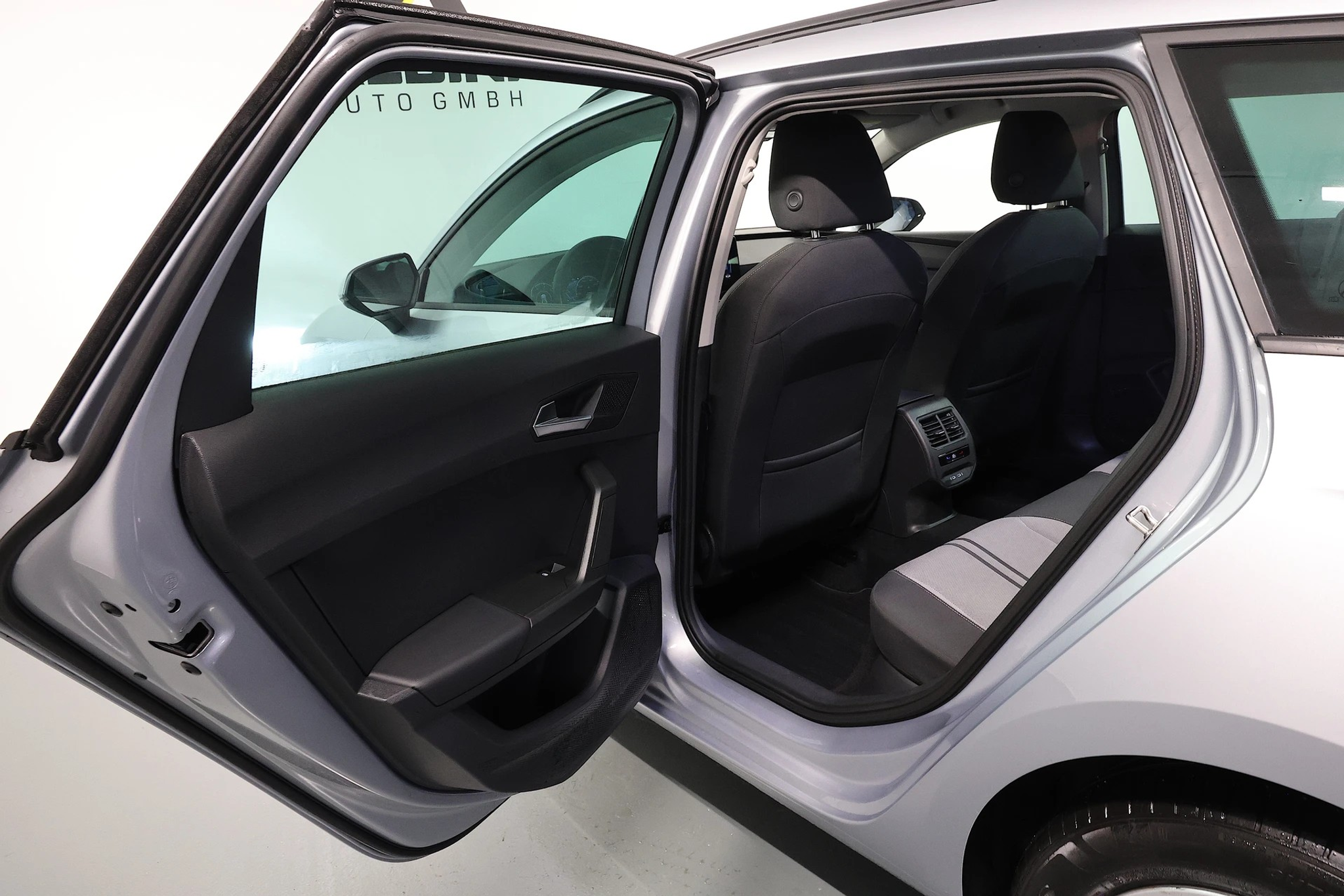 listing desktop thumbnail image 13