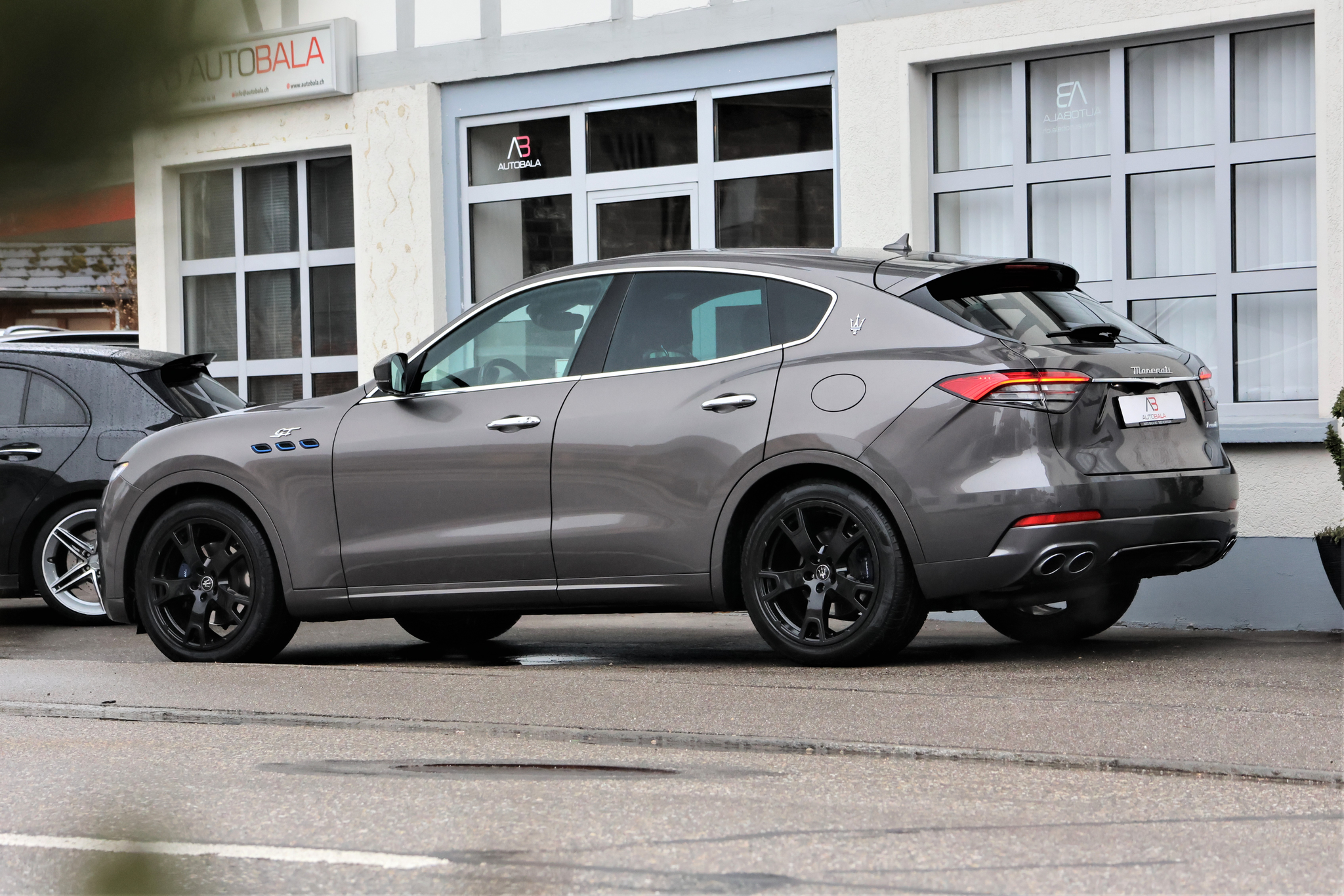 listing desktop thumbnail image 4