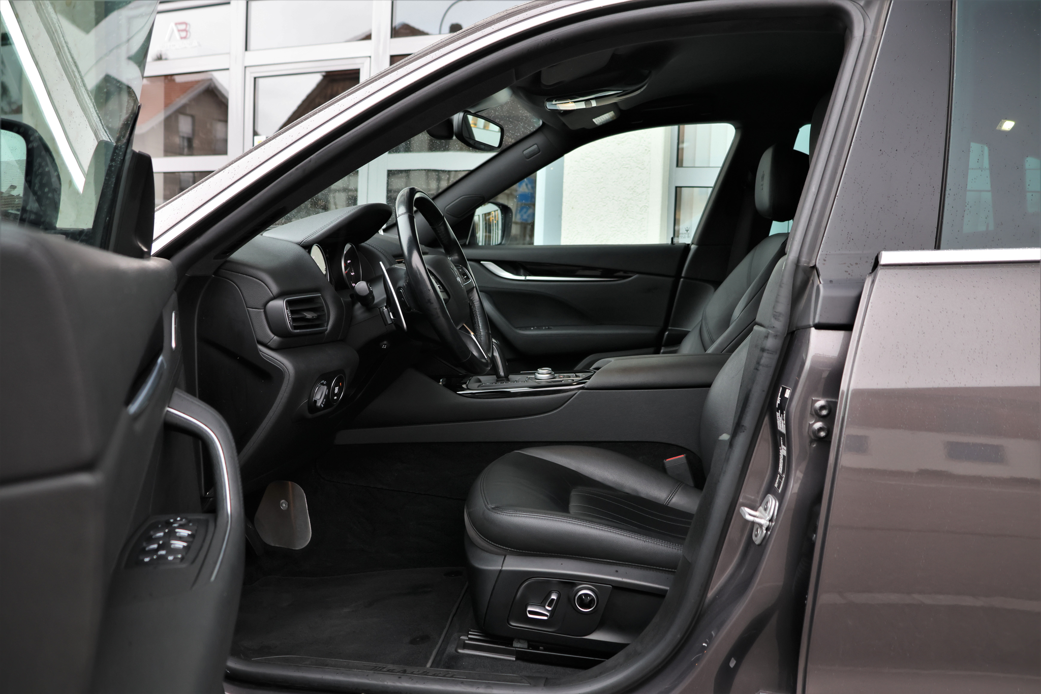 listing desktop thumbnail image 10