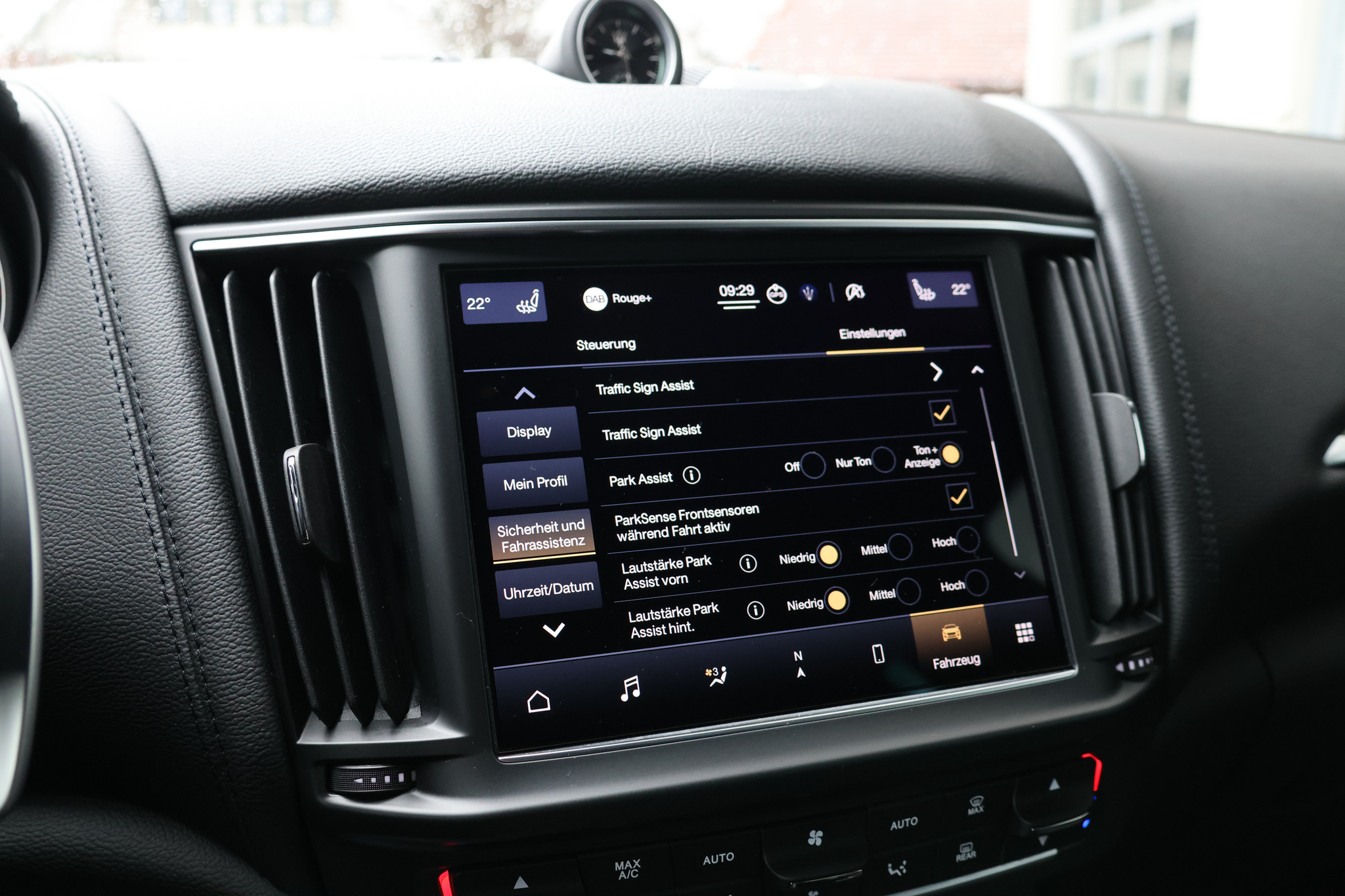 listing desktop thumbnail image 24