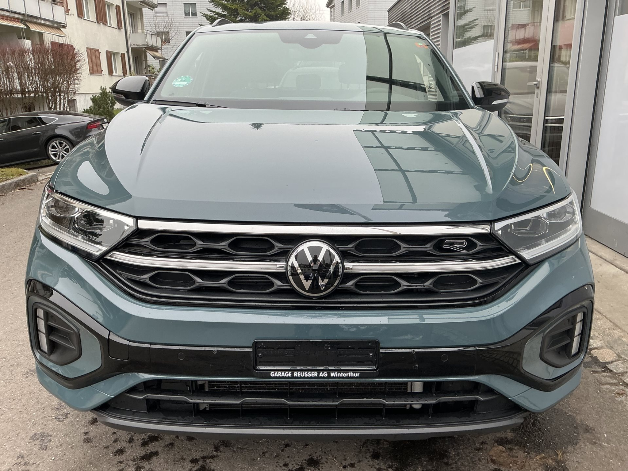 listing desktop thumbnail image 1