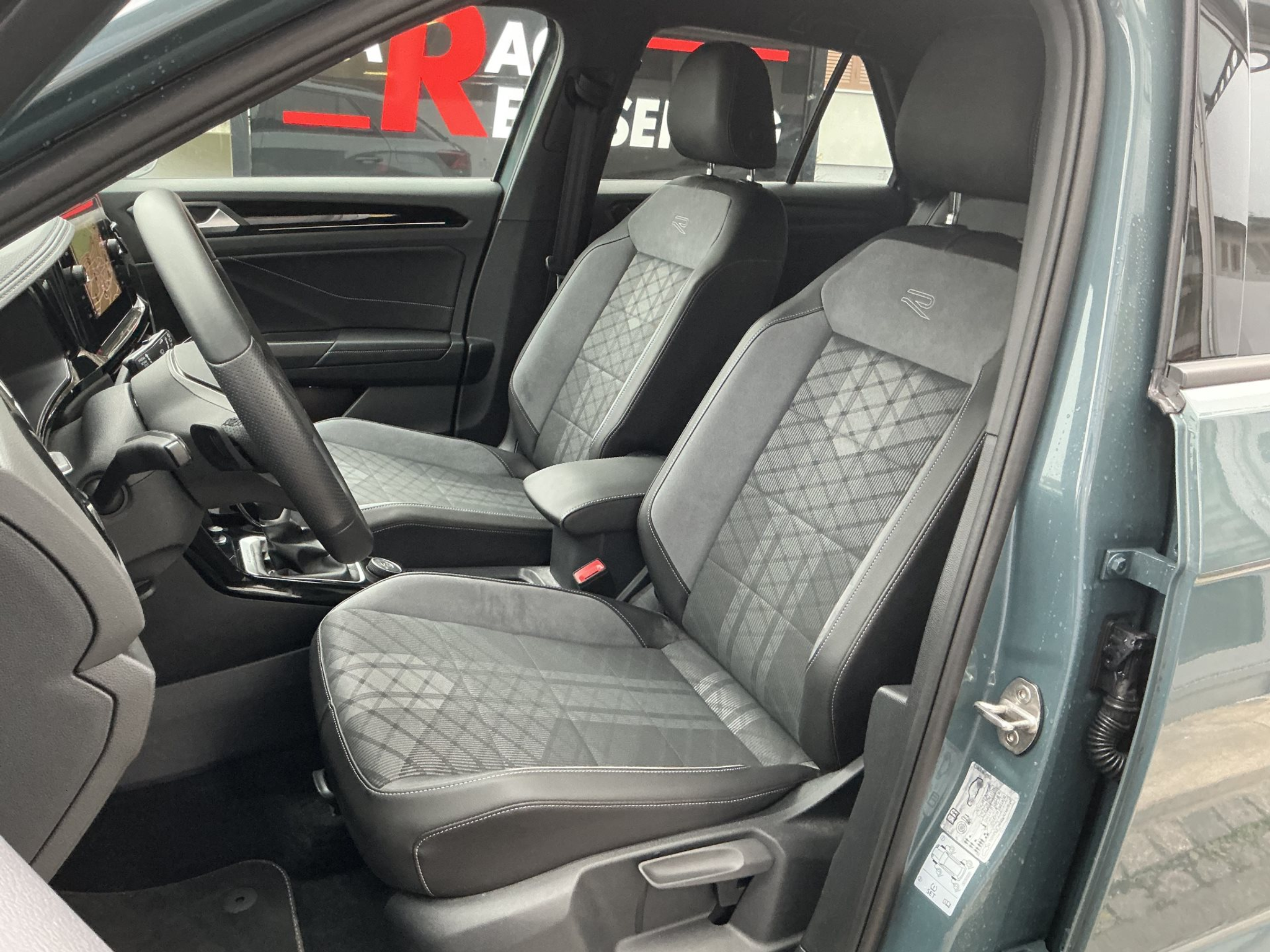 listing desktop thumbnail image 7