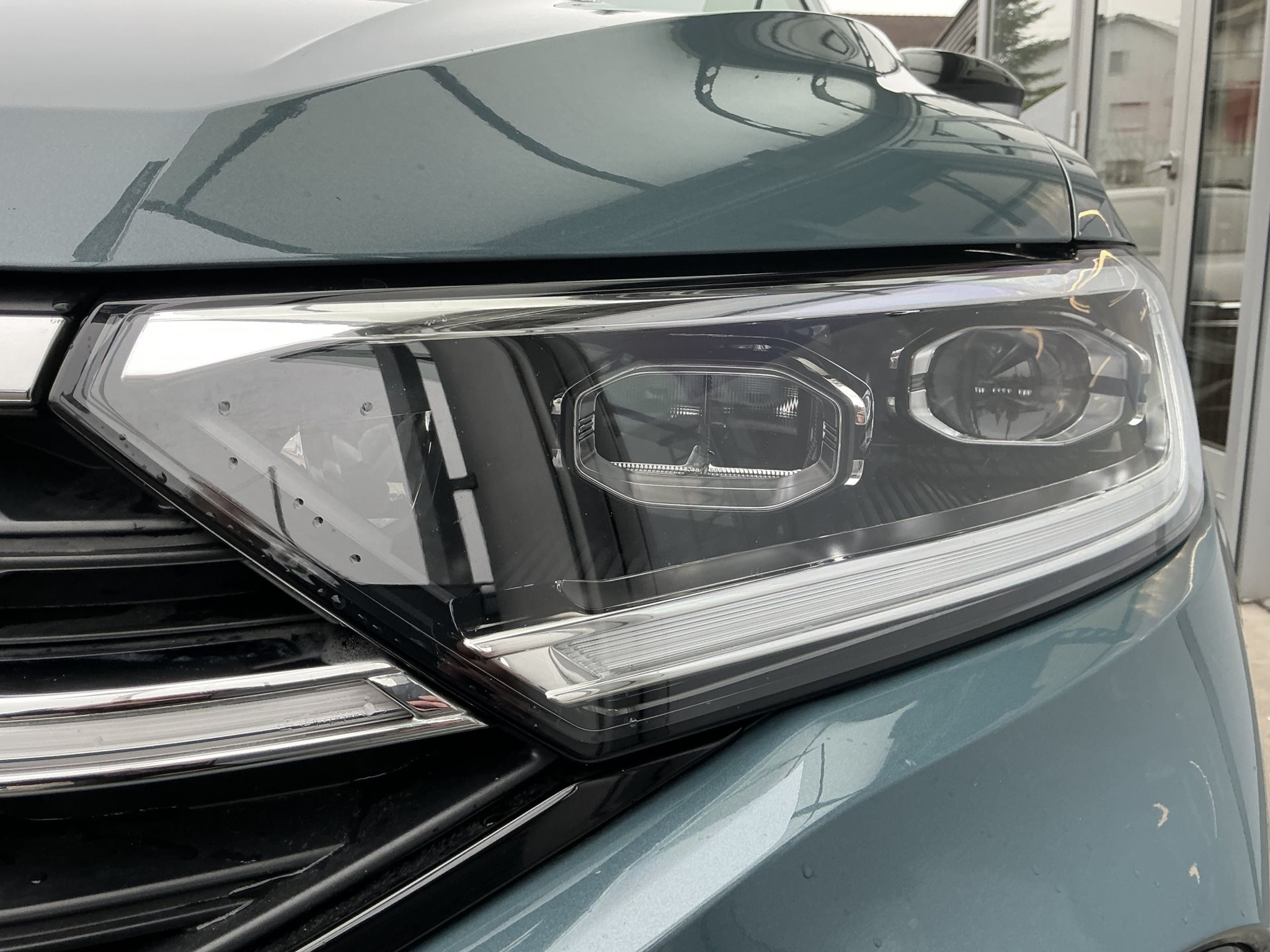 listing desktop thumbnail image 6