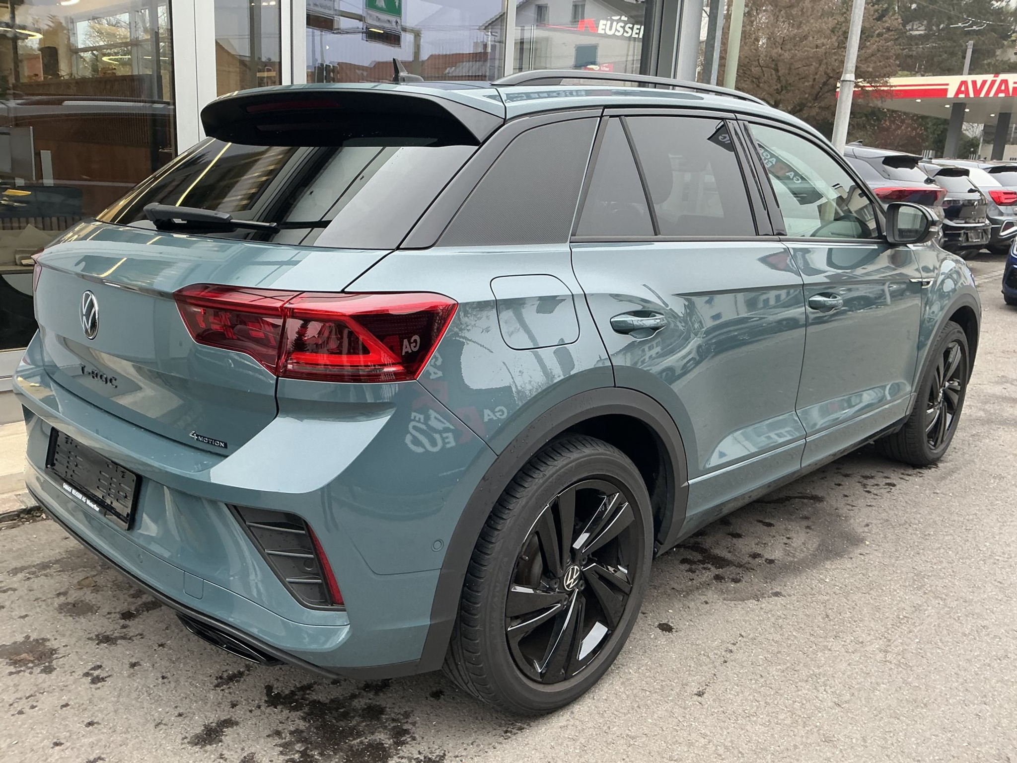 listing desktop thumbnail image 3