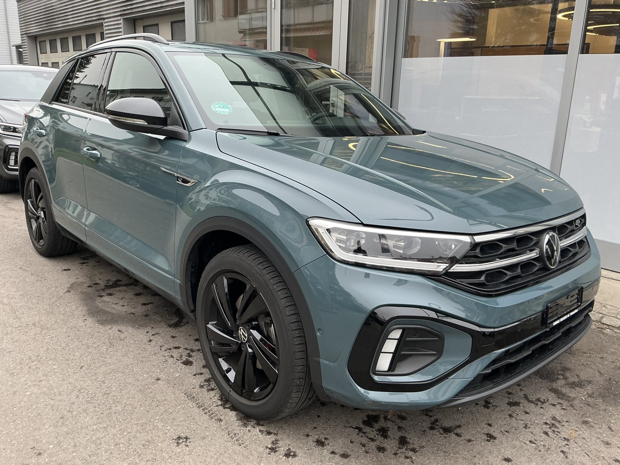 listing desktop thumbnail image 2