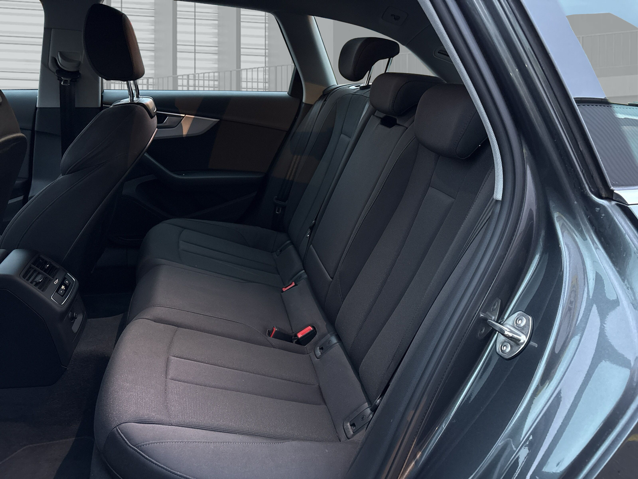 listing desktop thumbnail image 11