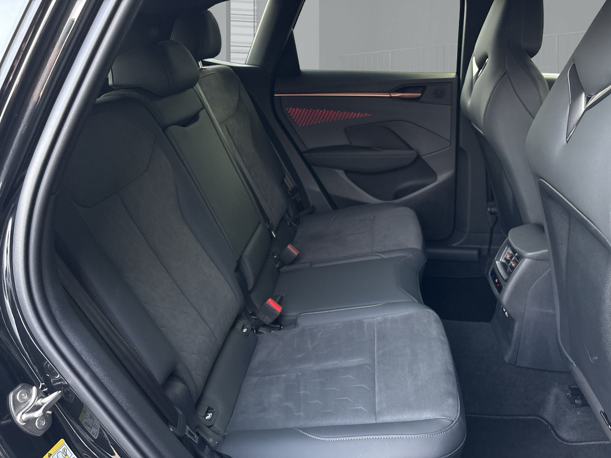 listing desktop thumbnail image 12