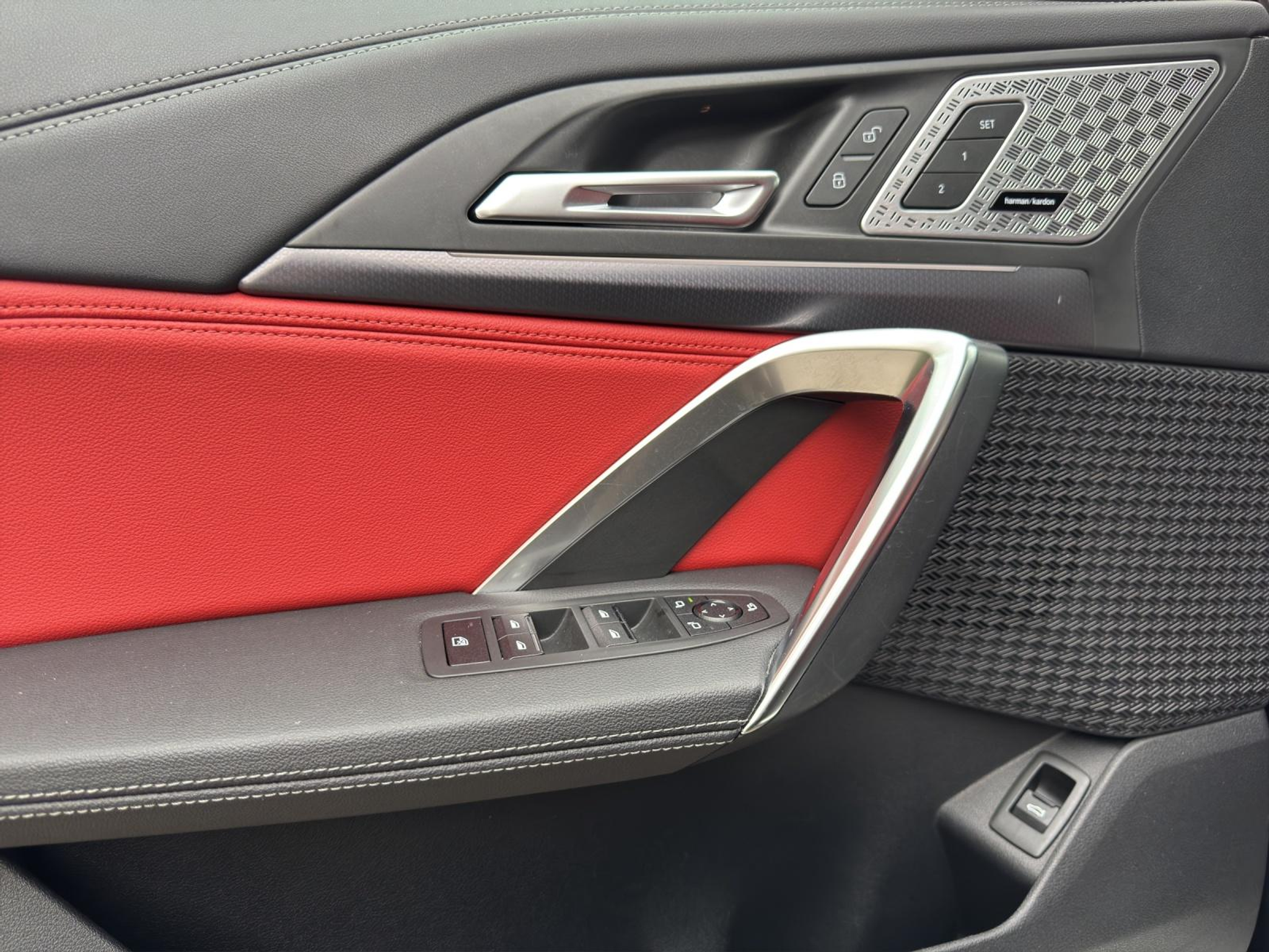 listing desktop thumbnail image 18